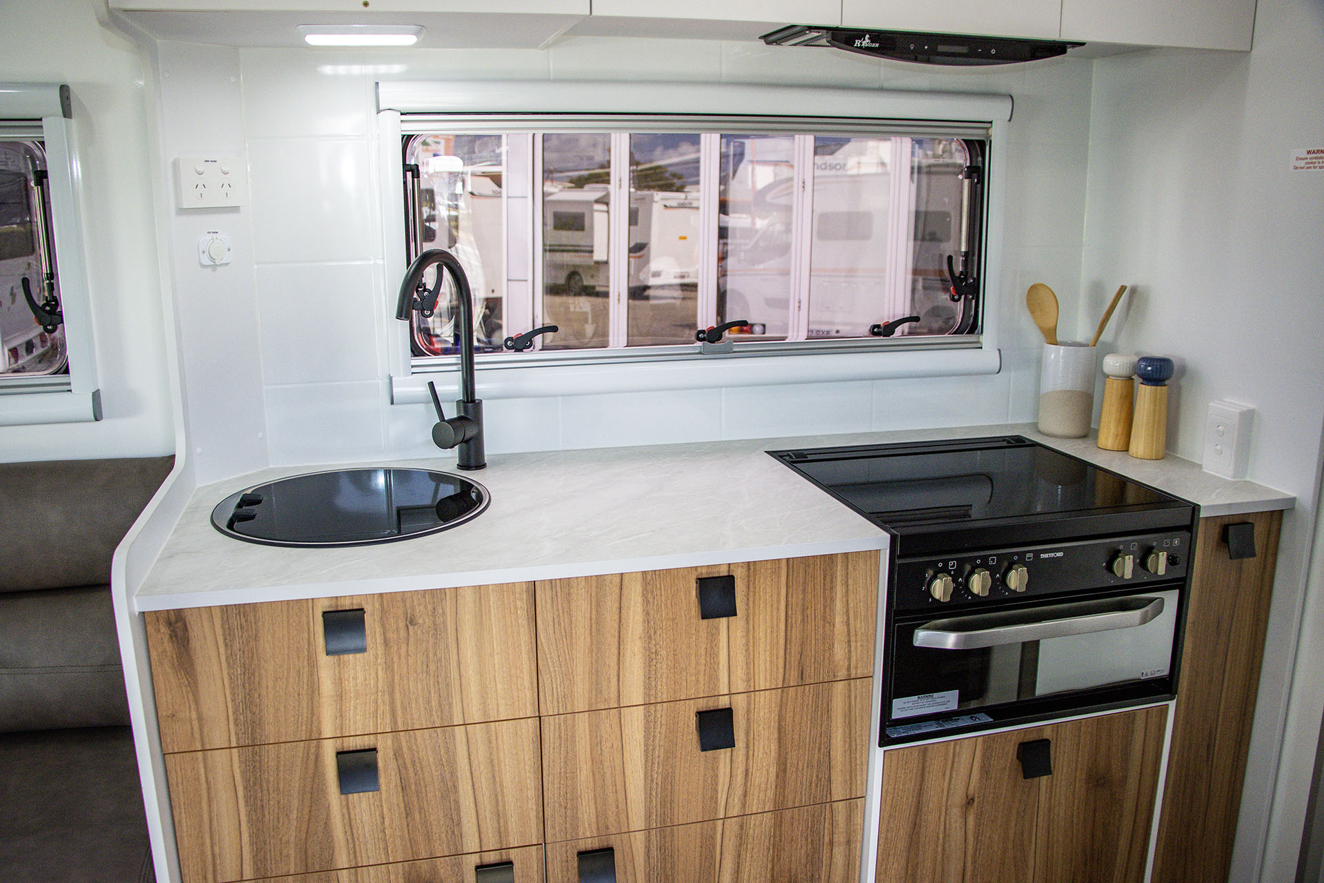 Carousel Popup Thumnails 23 - 2024 Windsor Daintree Renault 2 Berth