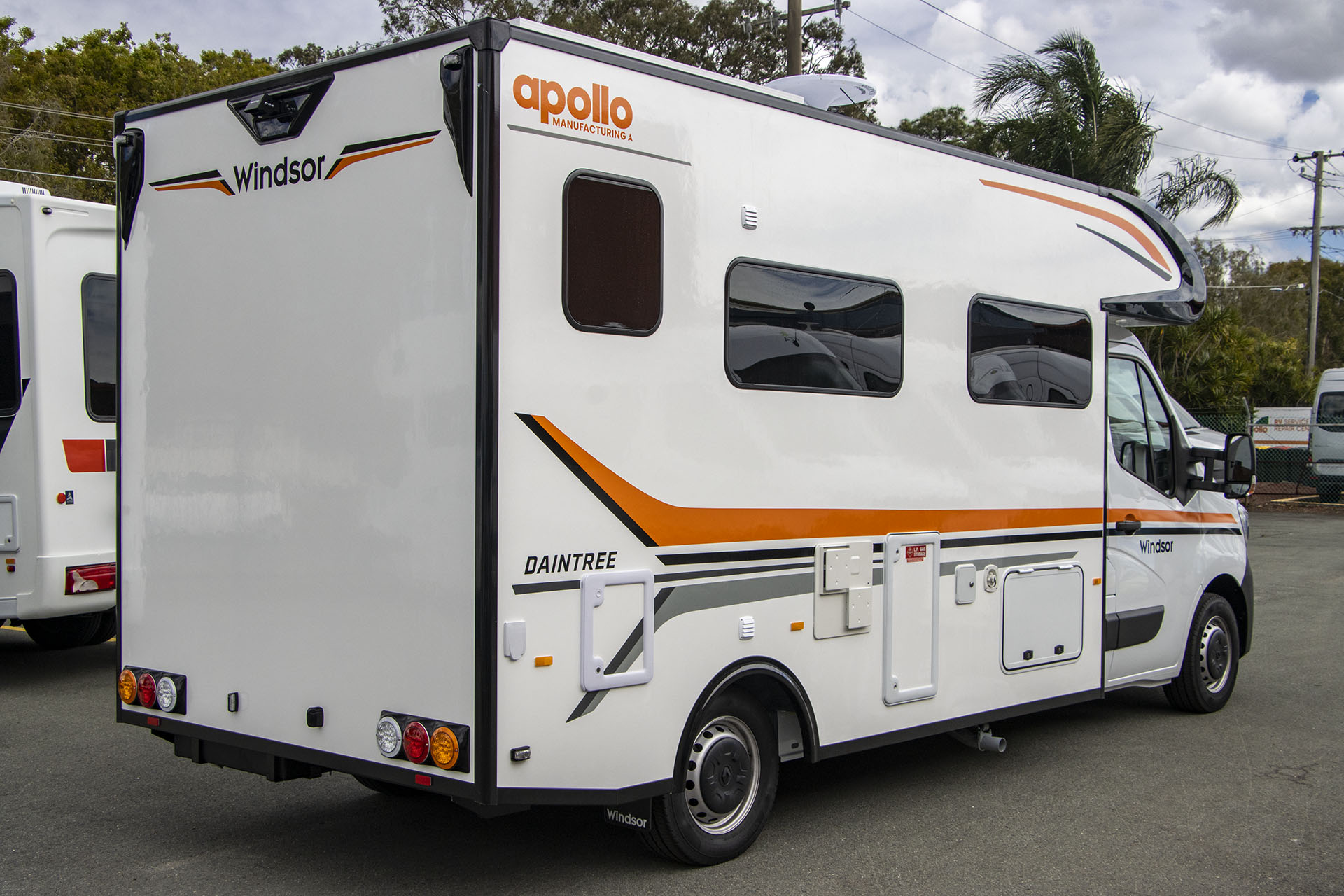 Carousel Popup Thumnails 2 - 2024 Windsor Daintree Renault 2 Berth