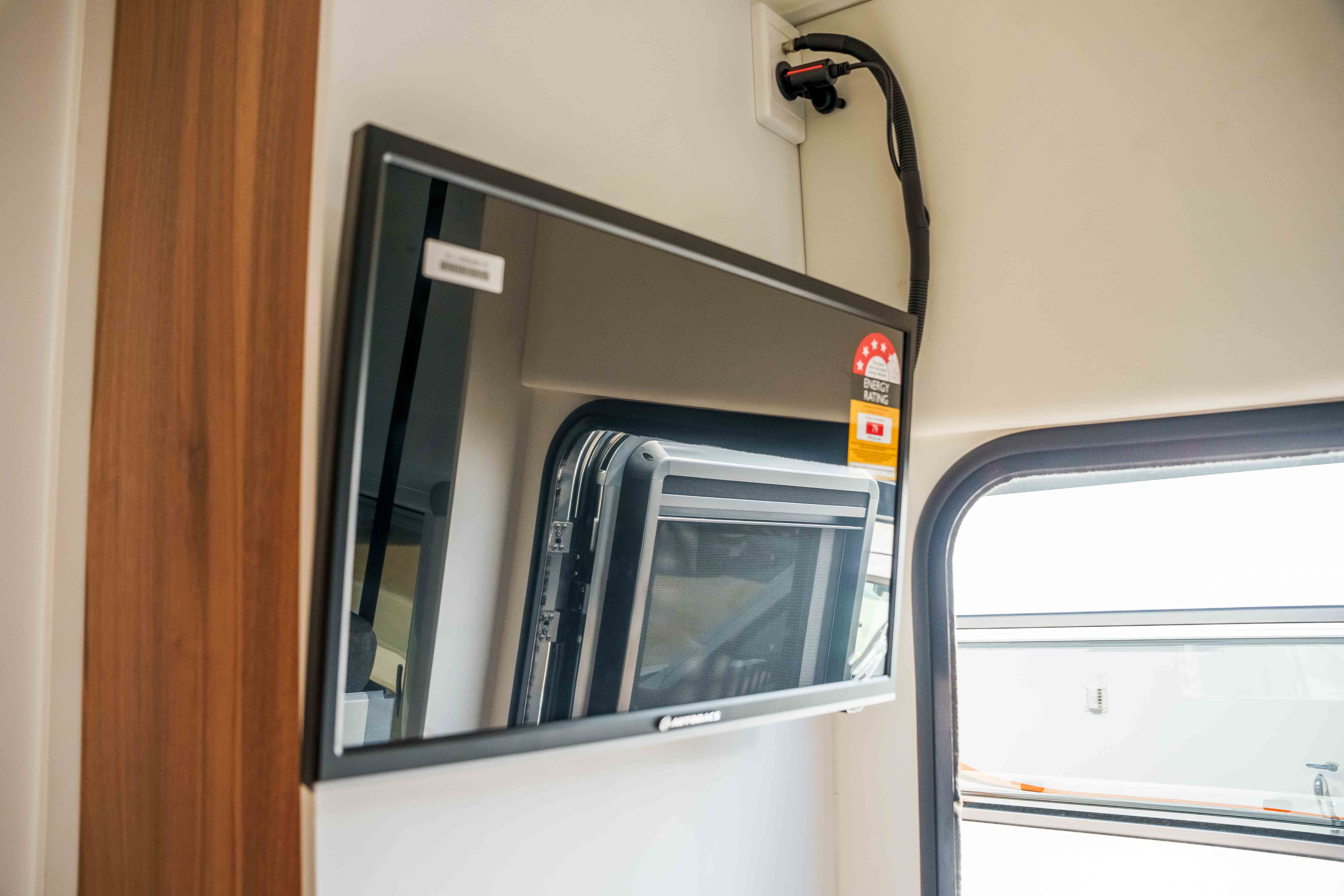Carousel Popup Thumnails 13 - 2024 Windsor Daintree Renault 2 Berth