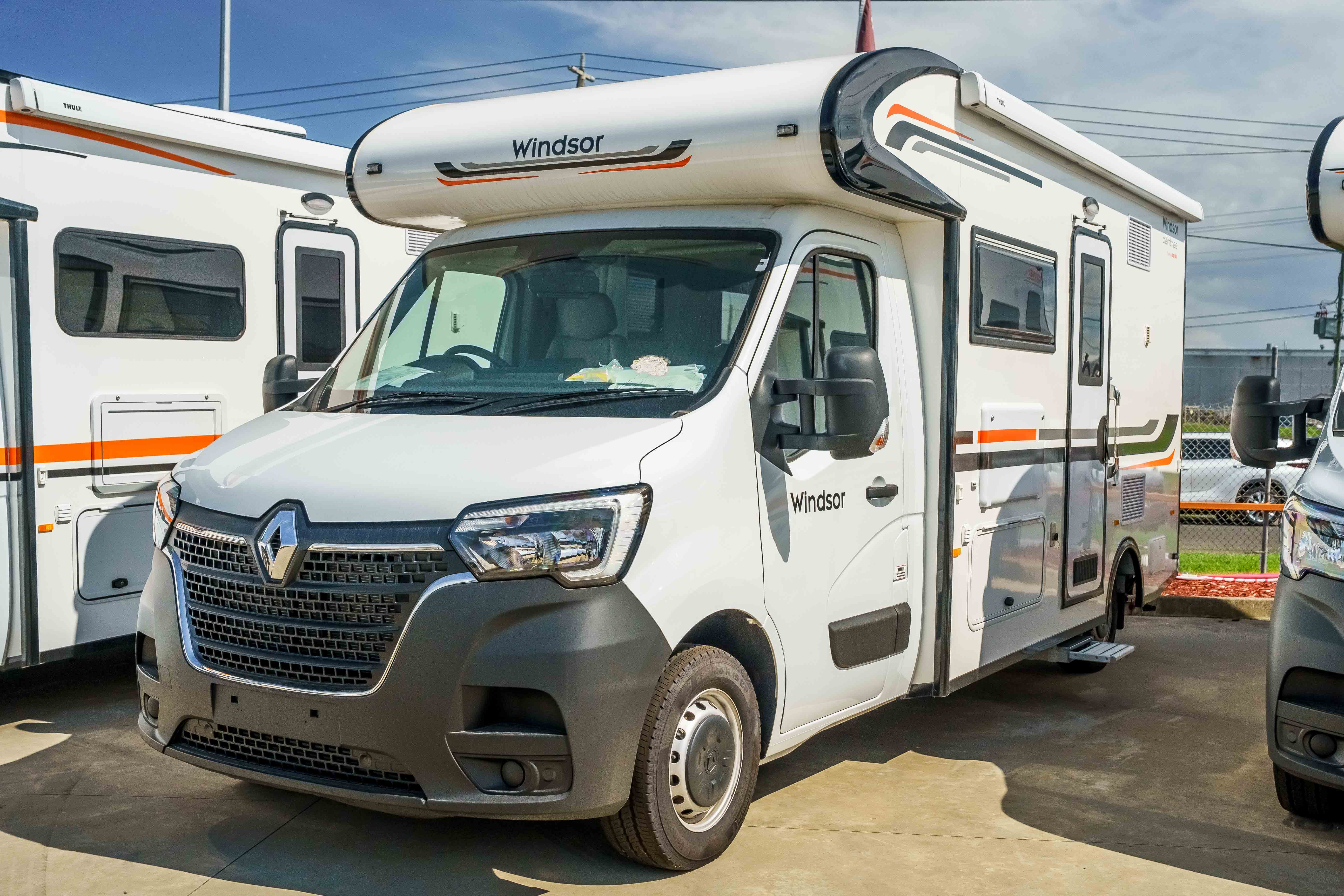 Carousel Popup Main - 2024 Windsor Daintree Renault 2 Berth