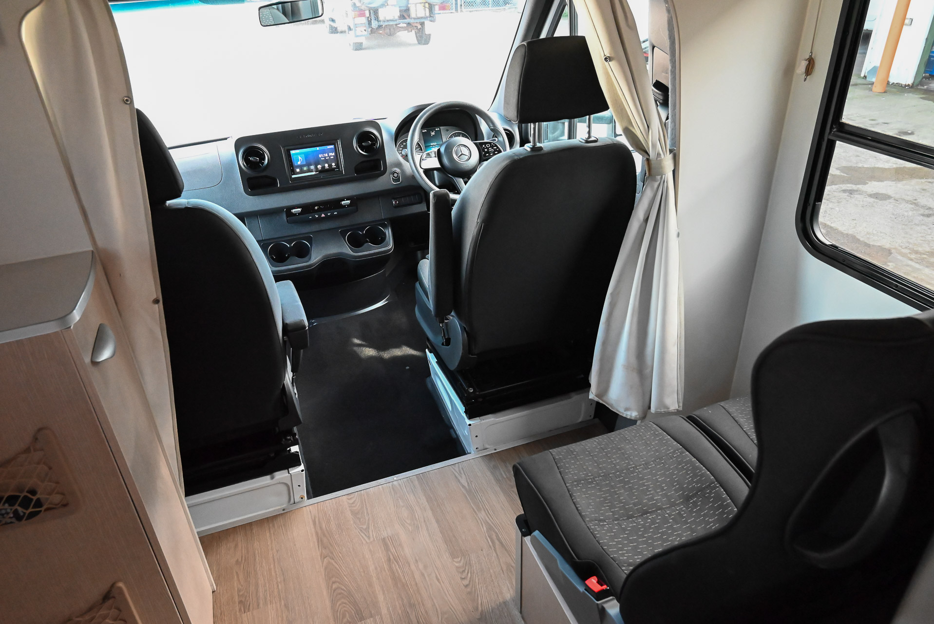 Carousel Popup Thumnails 18 - 2021 Kea Discovery M660 Mercedes 4 Berth