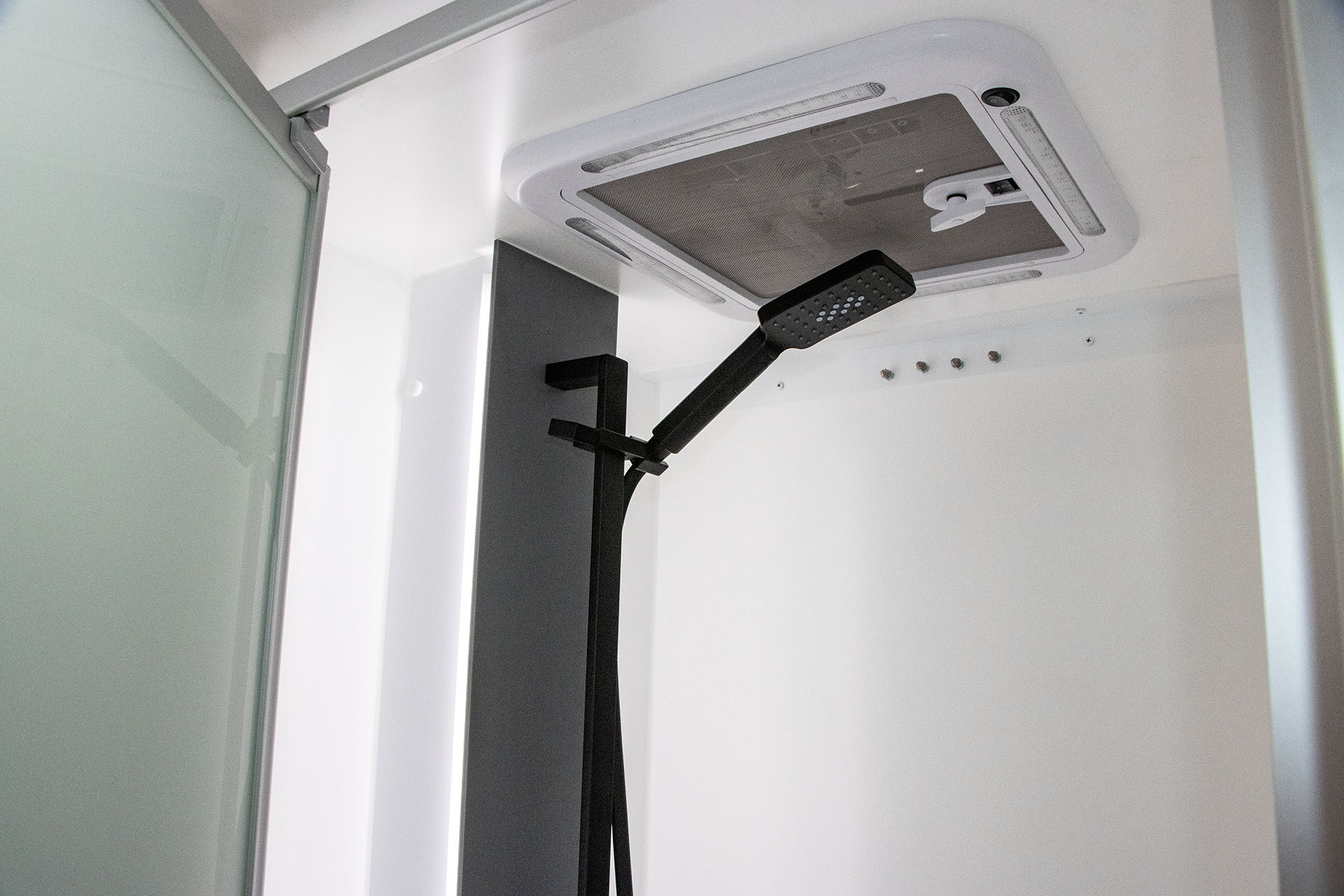 Carousel Popup Thumnails 28 - 2024 Windsor Daintree Renault 2 Berth