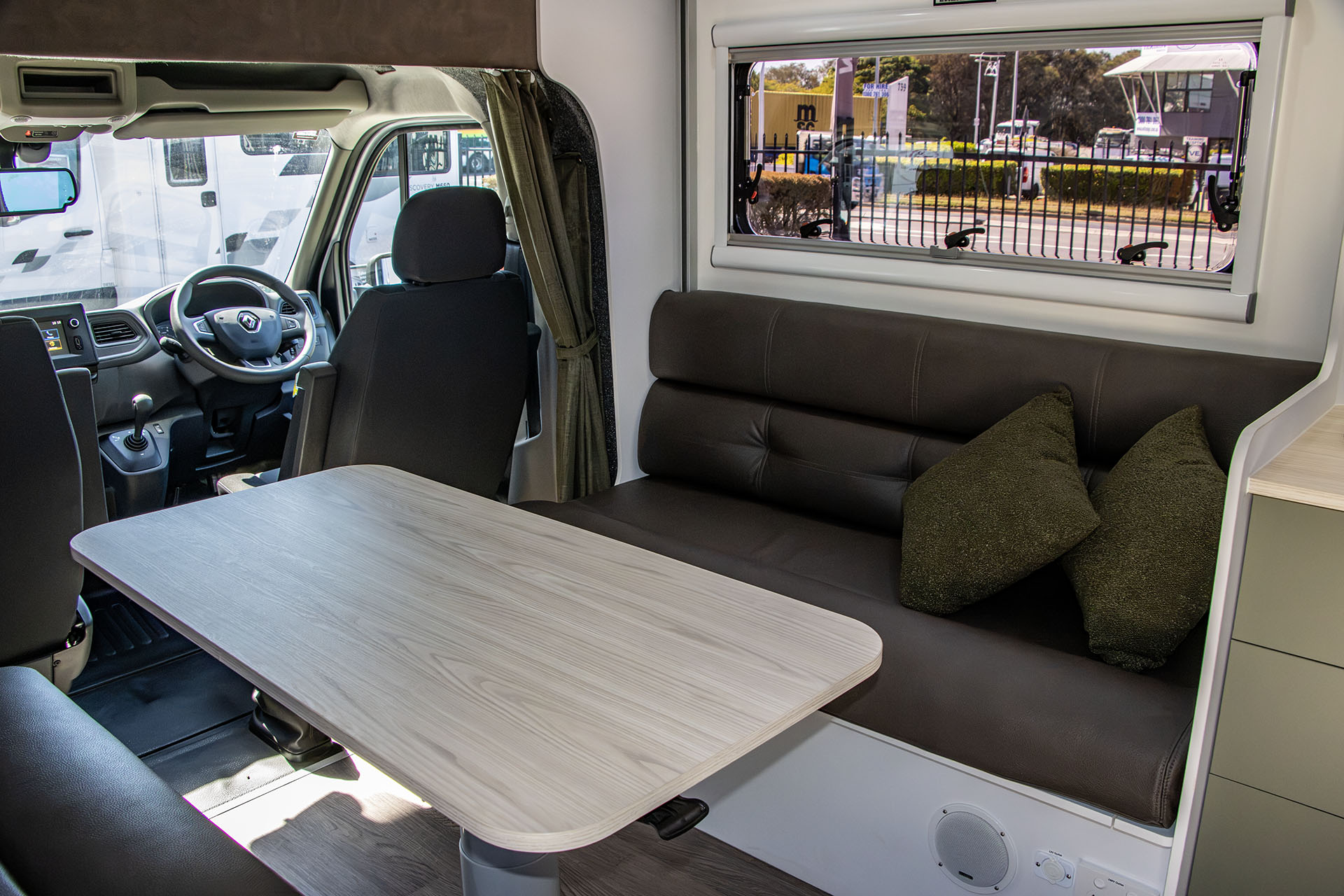 Carousel Popup Thumnails 19 - 2024 Windsor Daintree Renault 2 Berth
