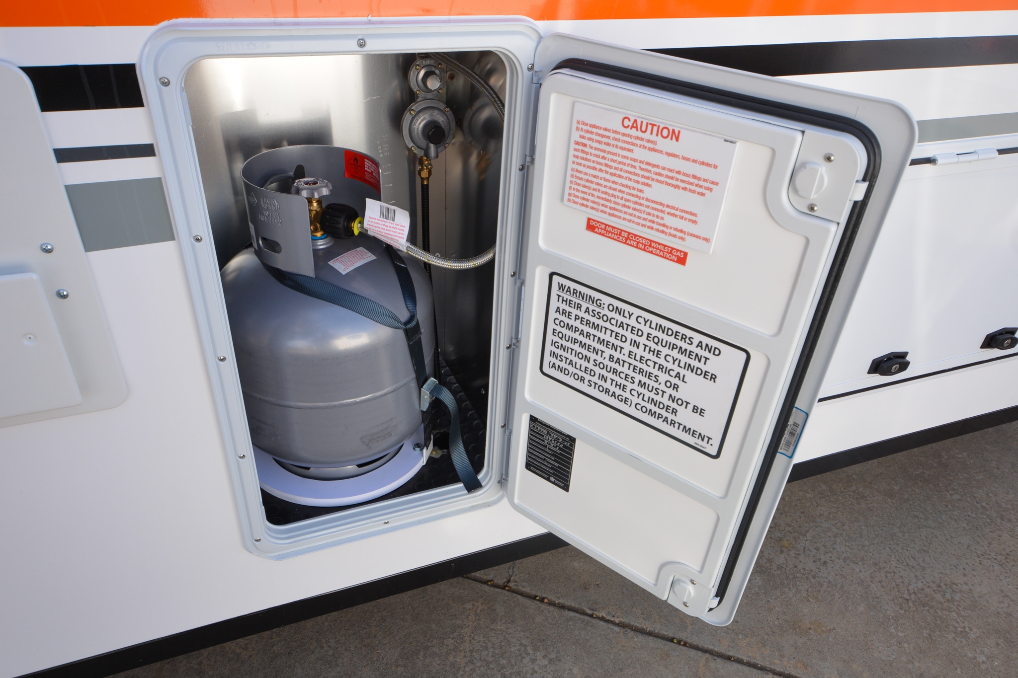 Carousel Popup Thumnails 10 - 2024 Windsor Daintree Renault 2 Berth