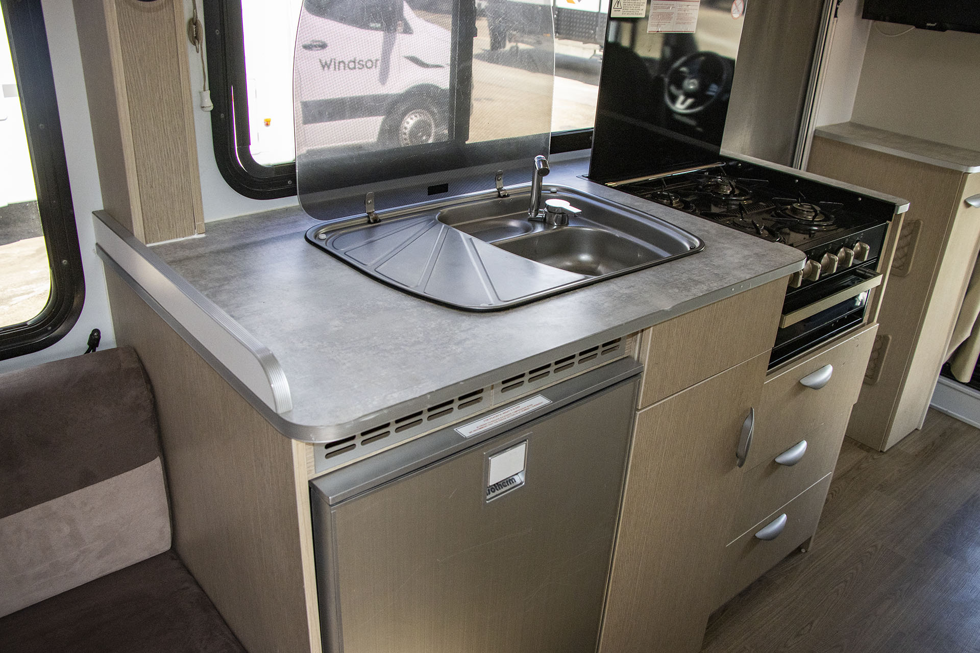 Carousel Popup Thumnails 19 - 2022 Windsor Cascade M670 Mercedes 4 Berth