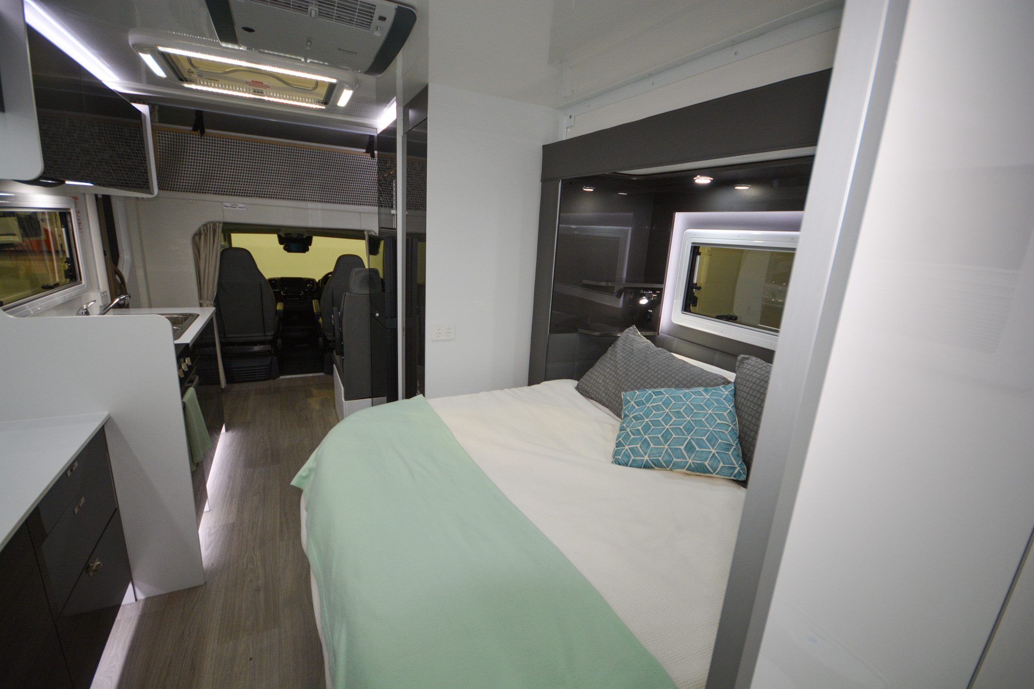Carousel Popup Thumnails 17 - 2024 Windsor Simpson Fiat 4 Berth