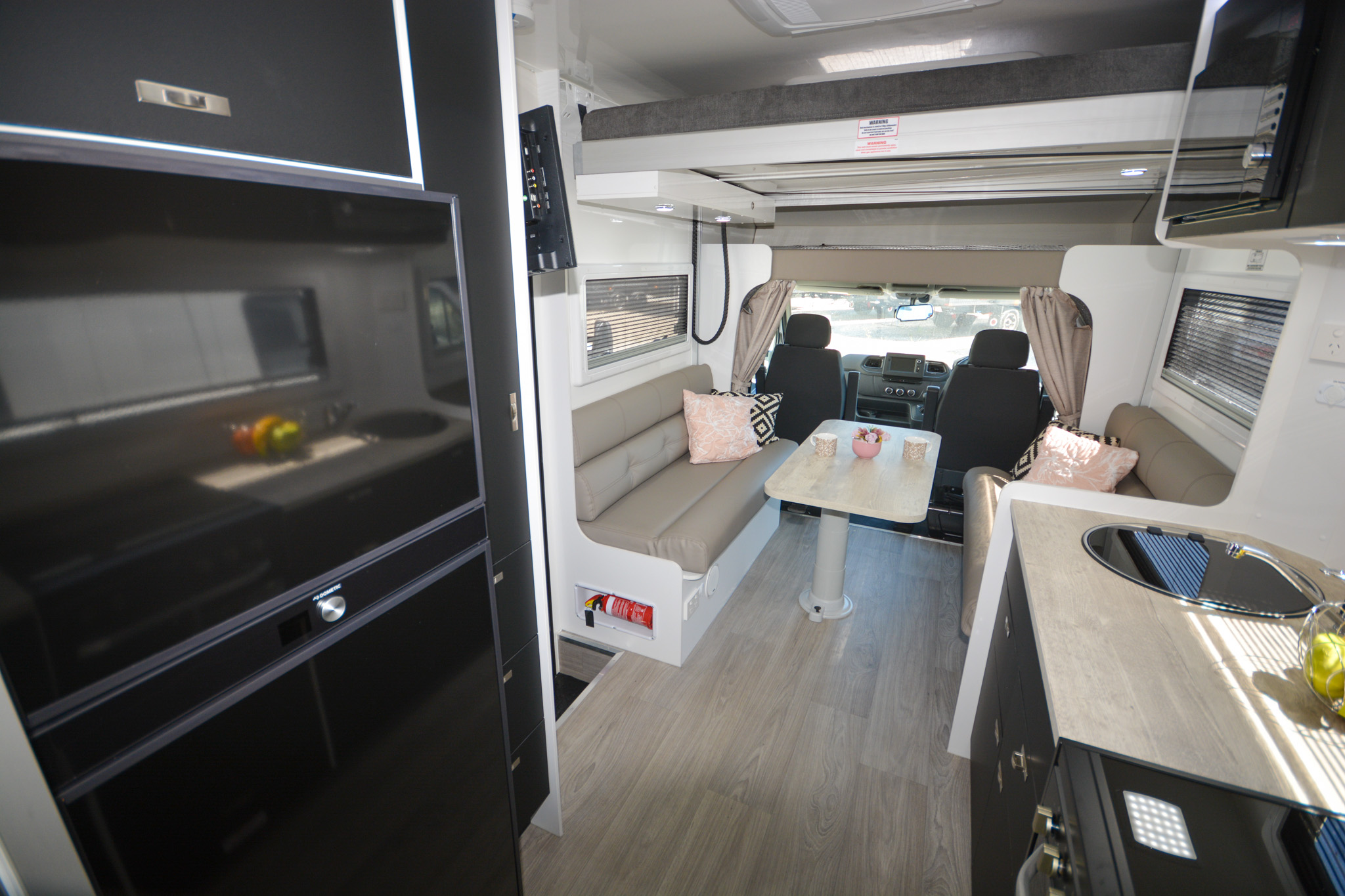 Carousel Popup Thumnails 21 - 2024 Windsor Daintree Renault 2 Berth