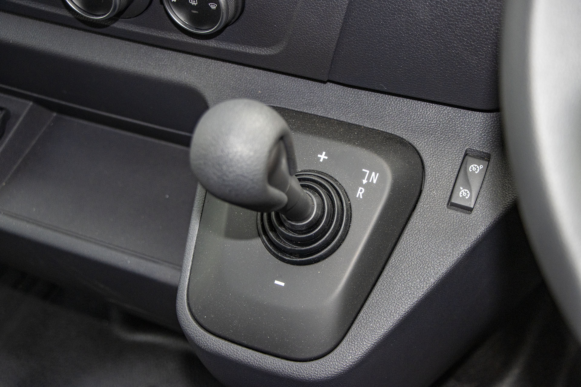Carousel Popup Thumnails 6 - 2024 Windsor Daintree Renault 2 Berth