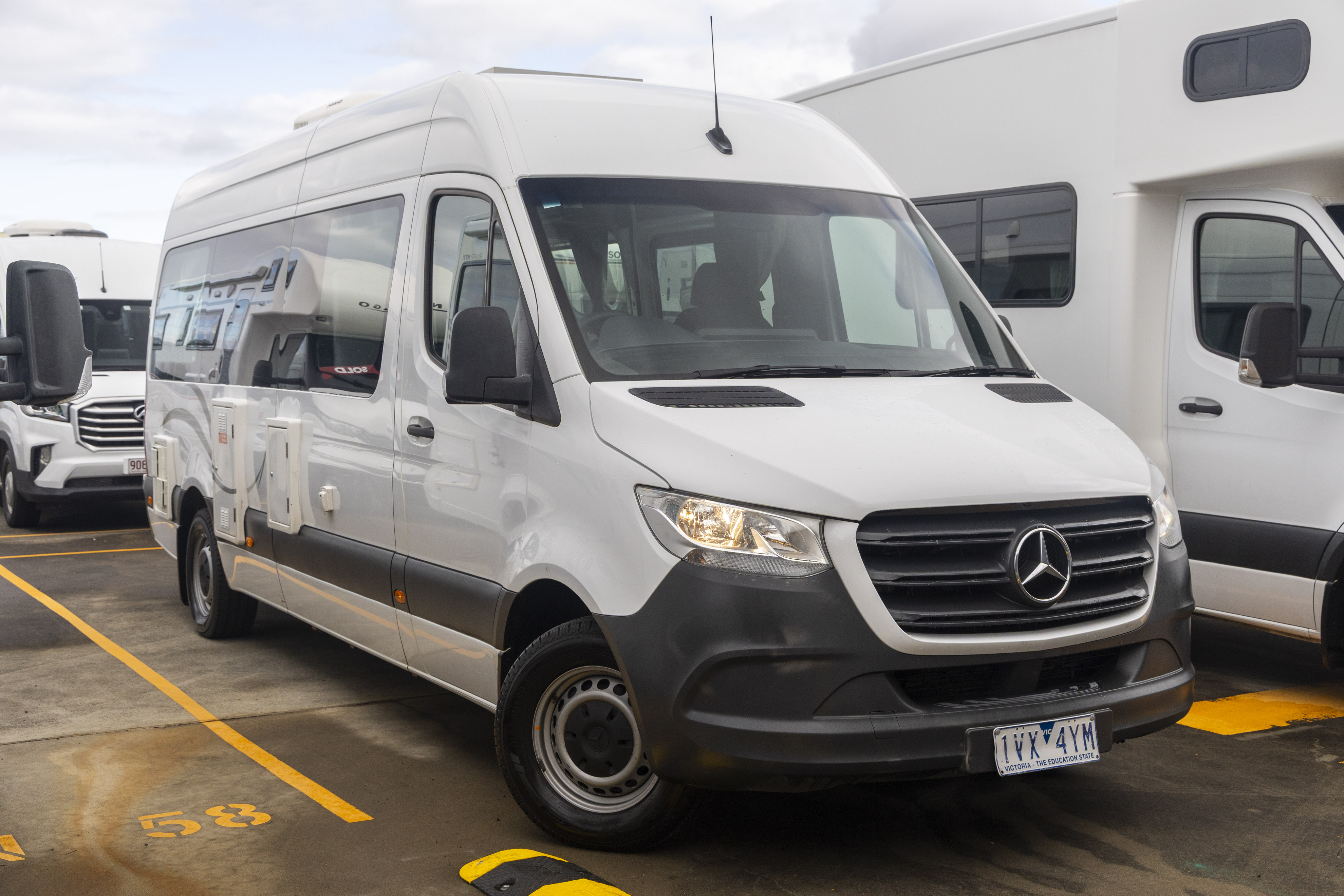 Carousel Popup Main - 2022 Kea Nomad M700 Mercedes 3 Berth