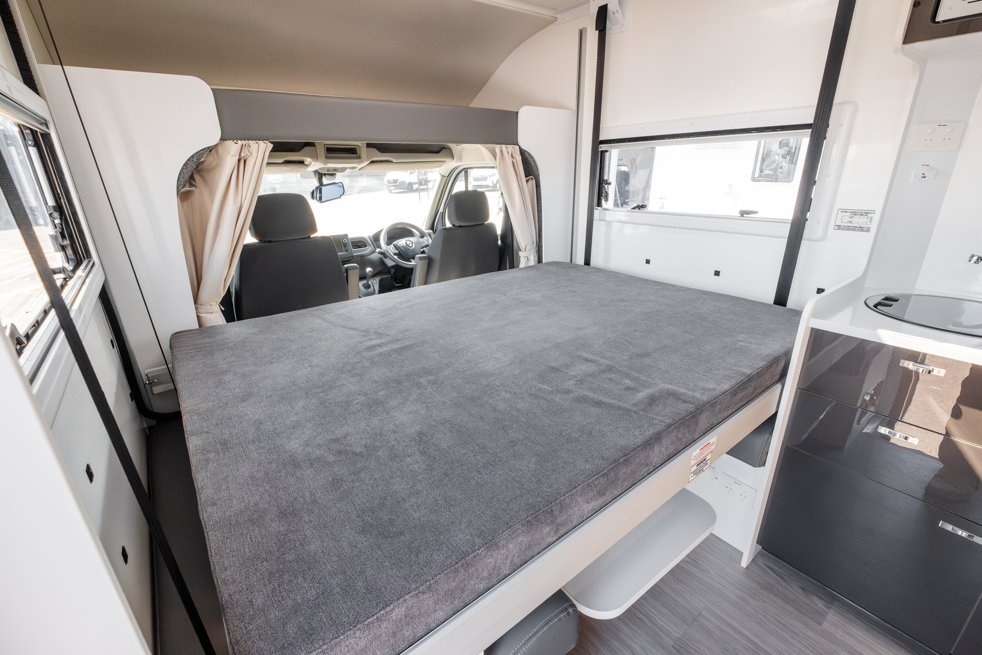 Carousel Popup Thumnails 17 - 2024 Windsor Daintree Renault 2 Berth