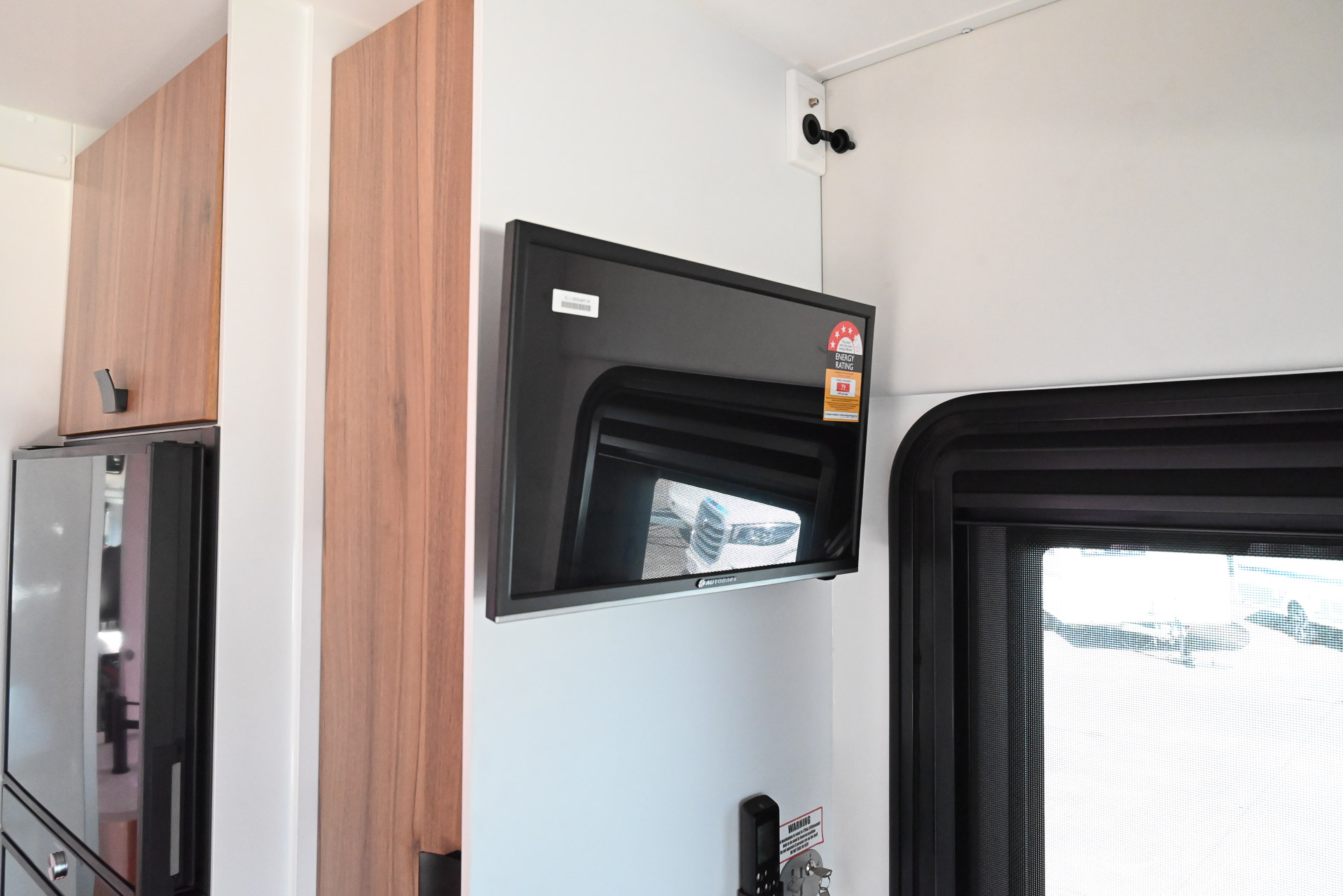 Carousel Popup Thumnails 32 - 2024 Windsor Daintree Renault 2 Berth