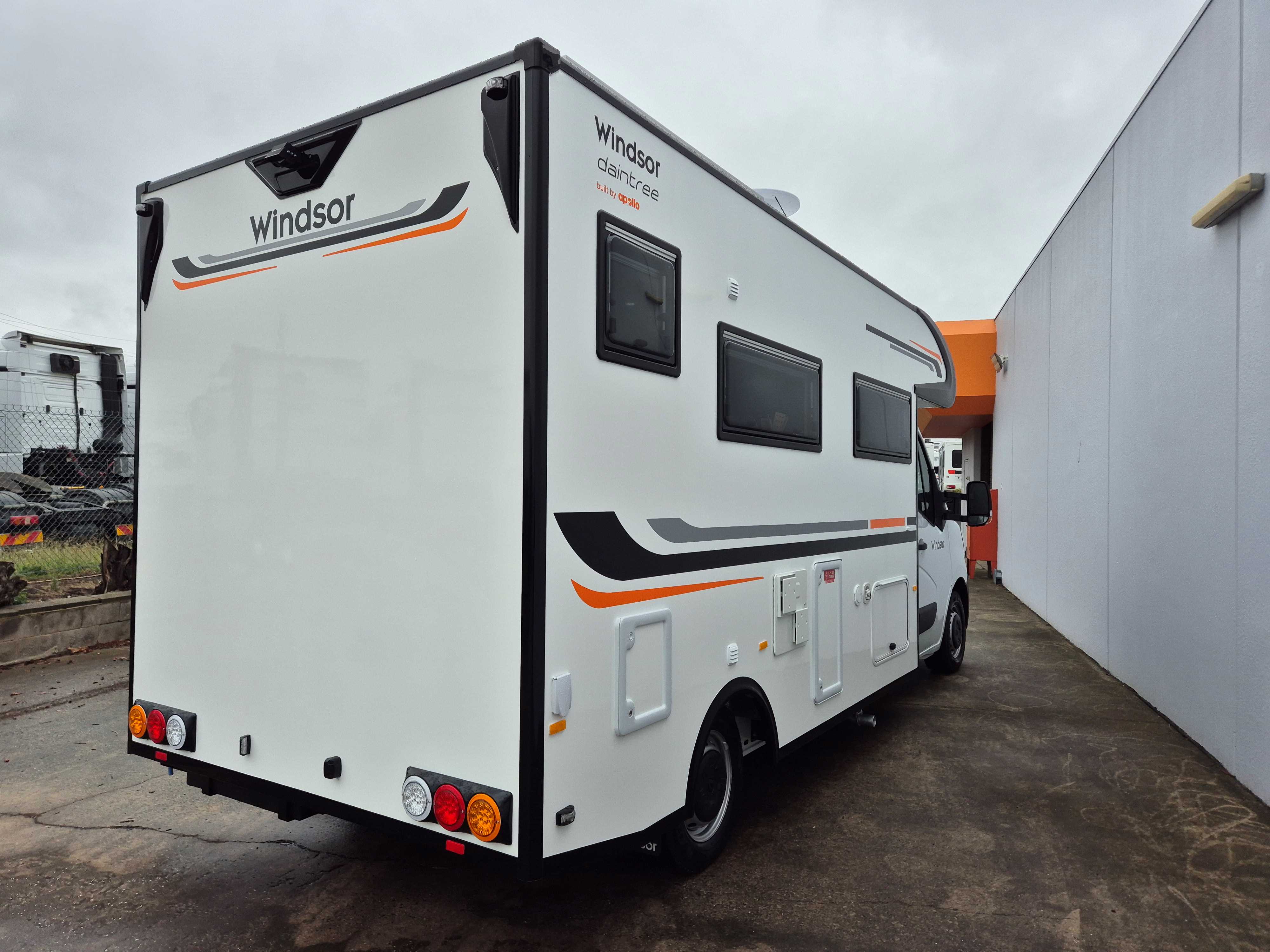 Carousel Popup Thumnails 9 - 2024 Windsor Daintree Renault 2 Berth