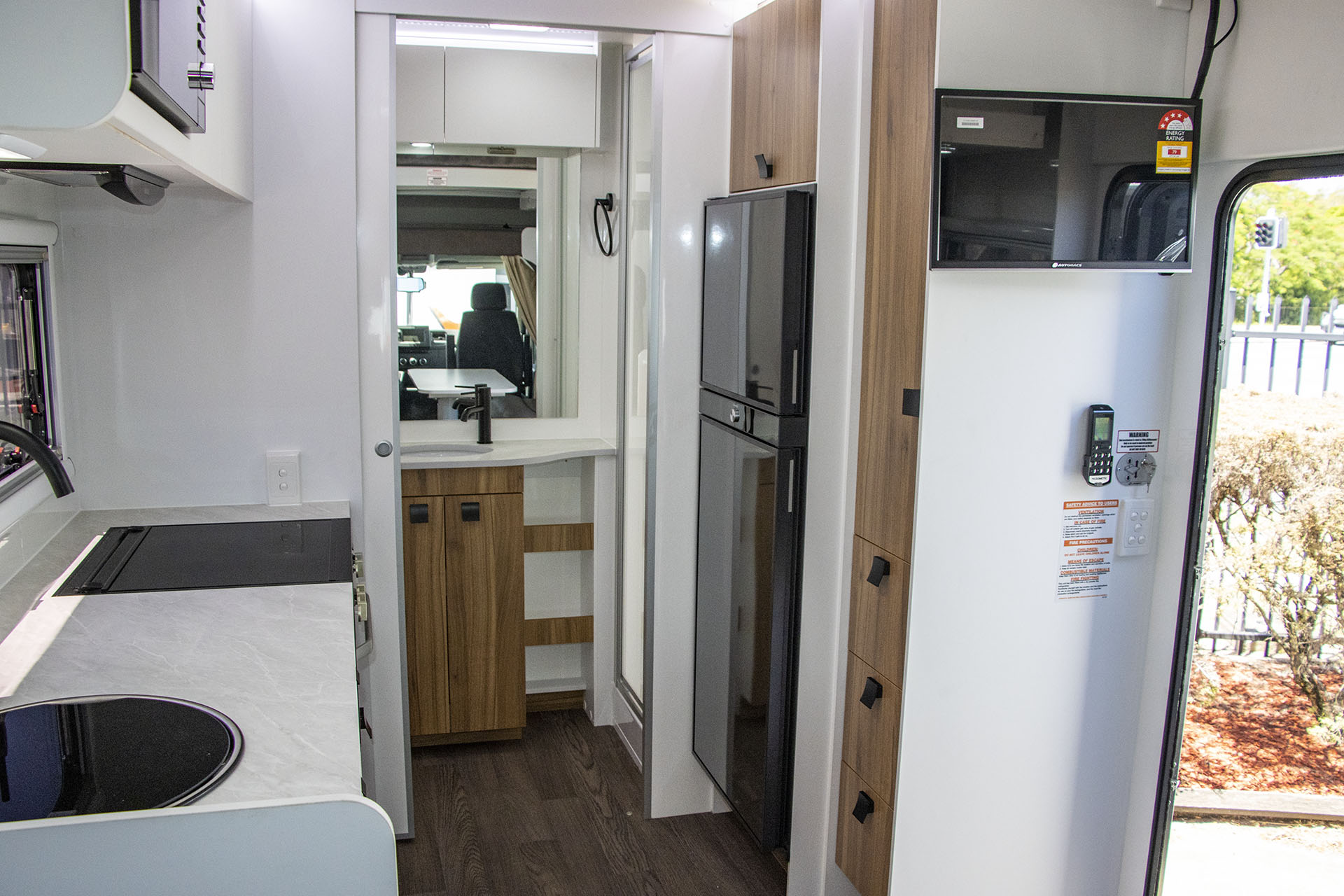 Carousel Popup Thumnails 17 - 2024 Windsor Daintree Renault 2 Berth