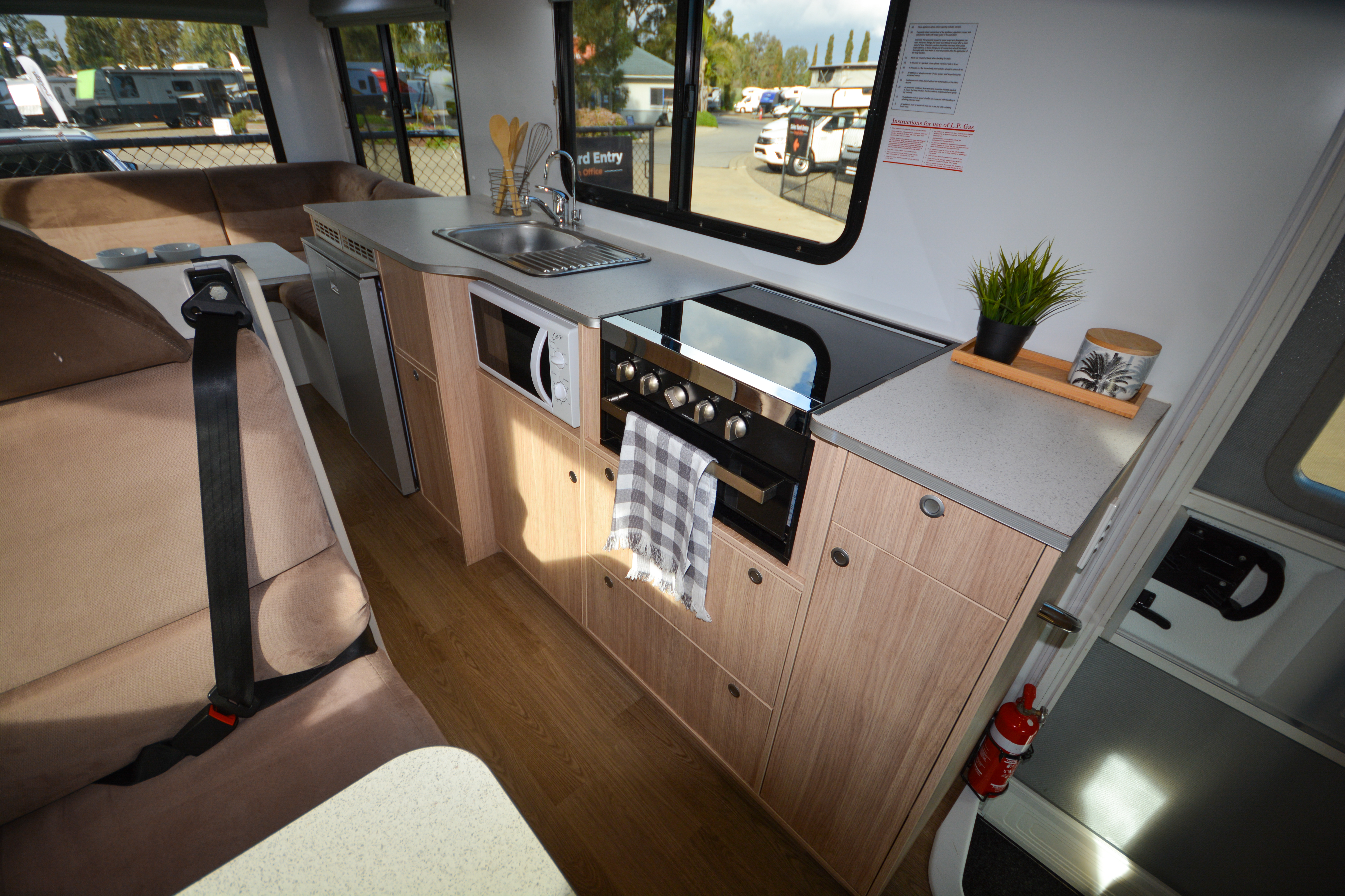Carousel Popup Thumnails 32 - 2021 Kea River M721 Mercedes 6 Berth