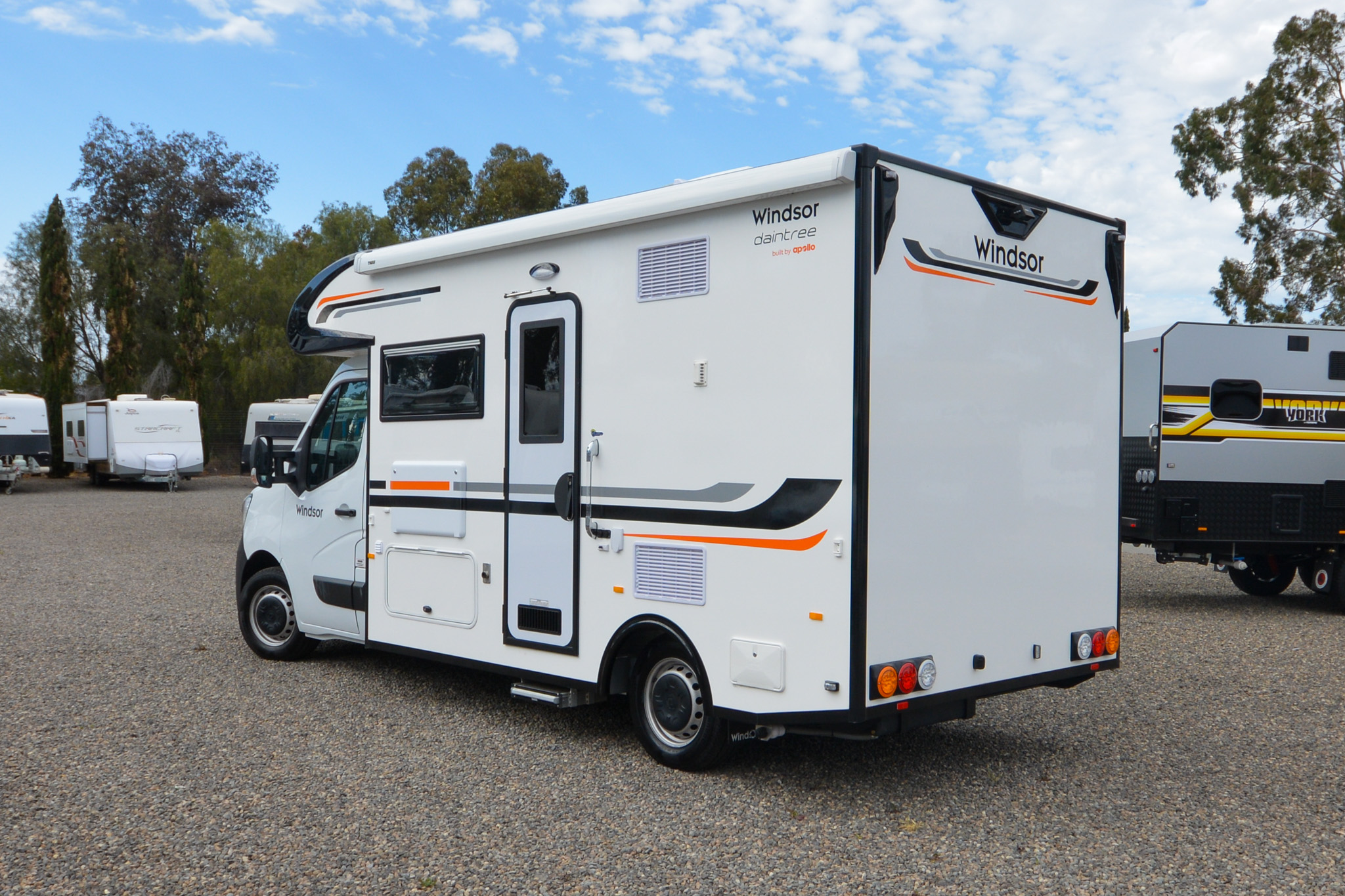Carousel Popup Thumnails 6 - 2024 Windsor Daintree Renault 2 Berth