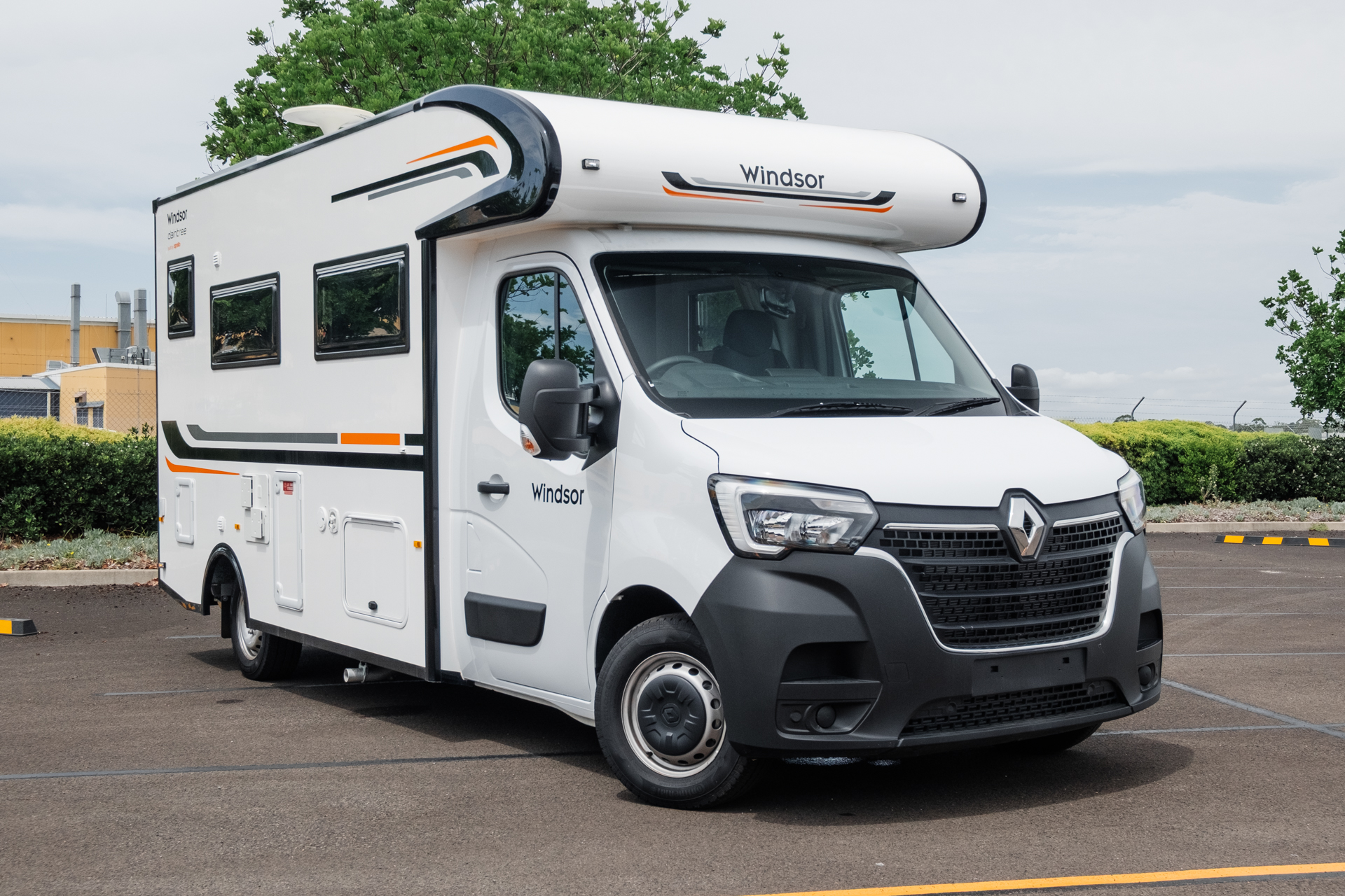 Carousel Popup Main - 2024 Windsor Daintree Renault 2 Berth