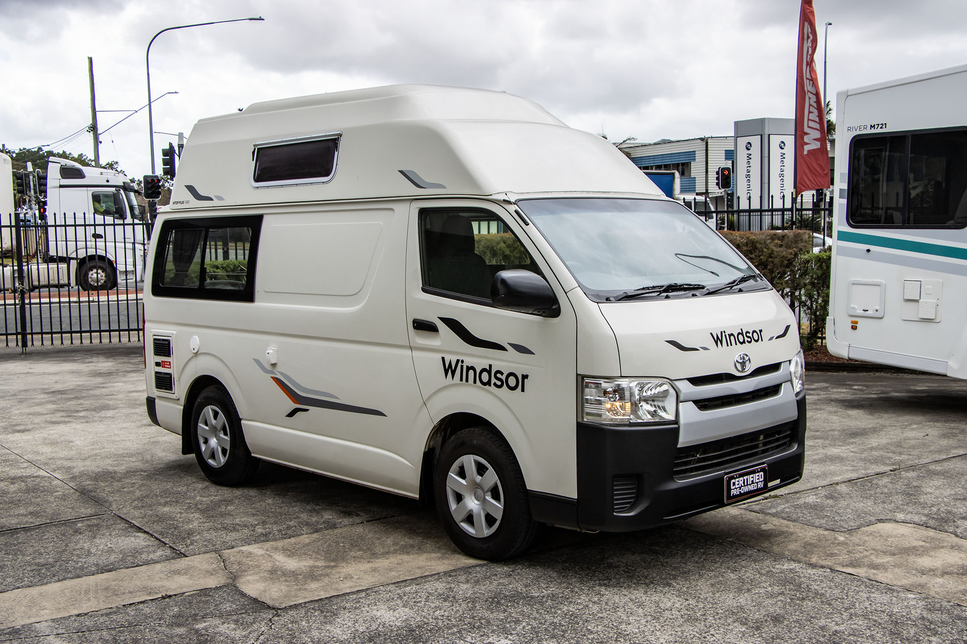 Carousel Popup Thumnails 6 - 2018 Windsor HiTop Plus T490 Toyota 2 Berth