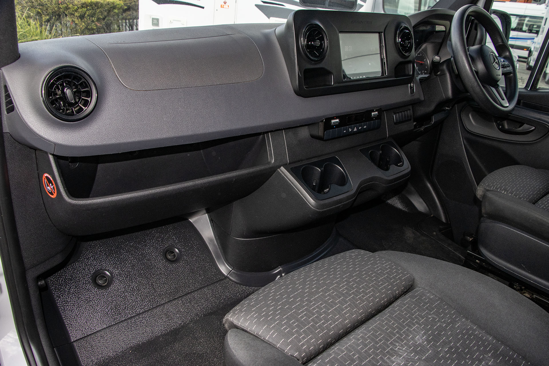 Carousel Popup Thumnails 16 - 2019 Kea Nomad M700 Mercedes 3 Berth
