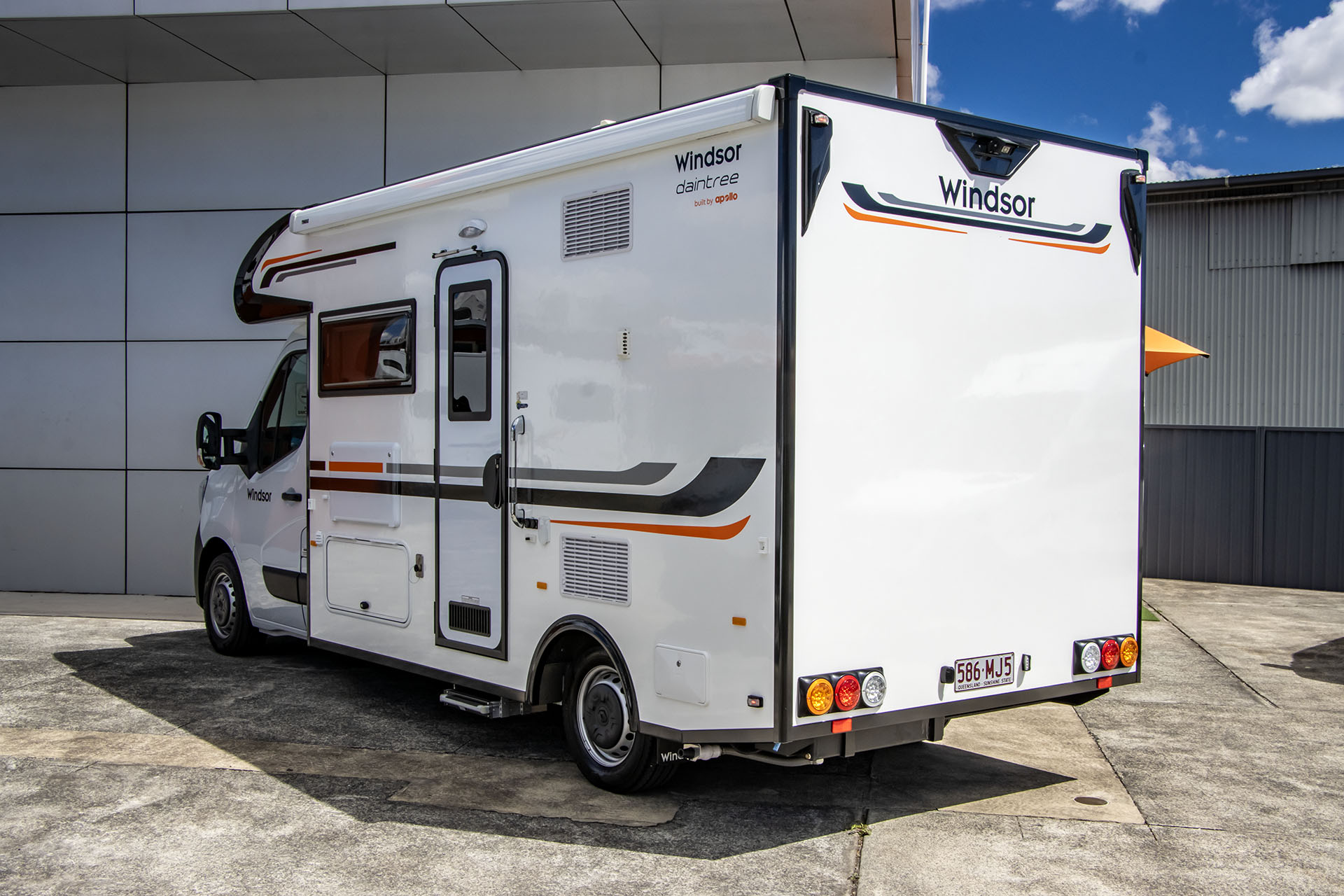 Carousel Popup Thumnails 6 - 2024 Windsor Daintree Renault 2 Berth