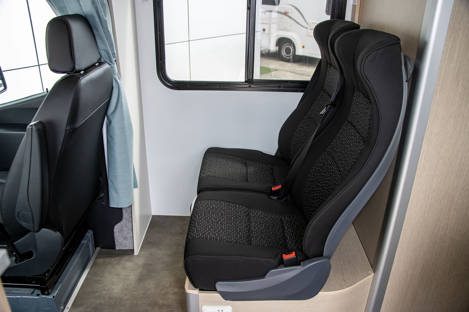 Carousel Popup Thumnails 22 - 2024 Kea Discovery M660 Mercedes 4 Berth