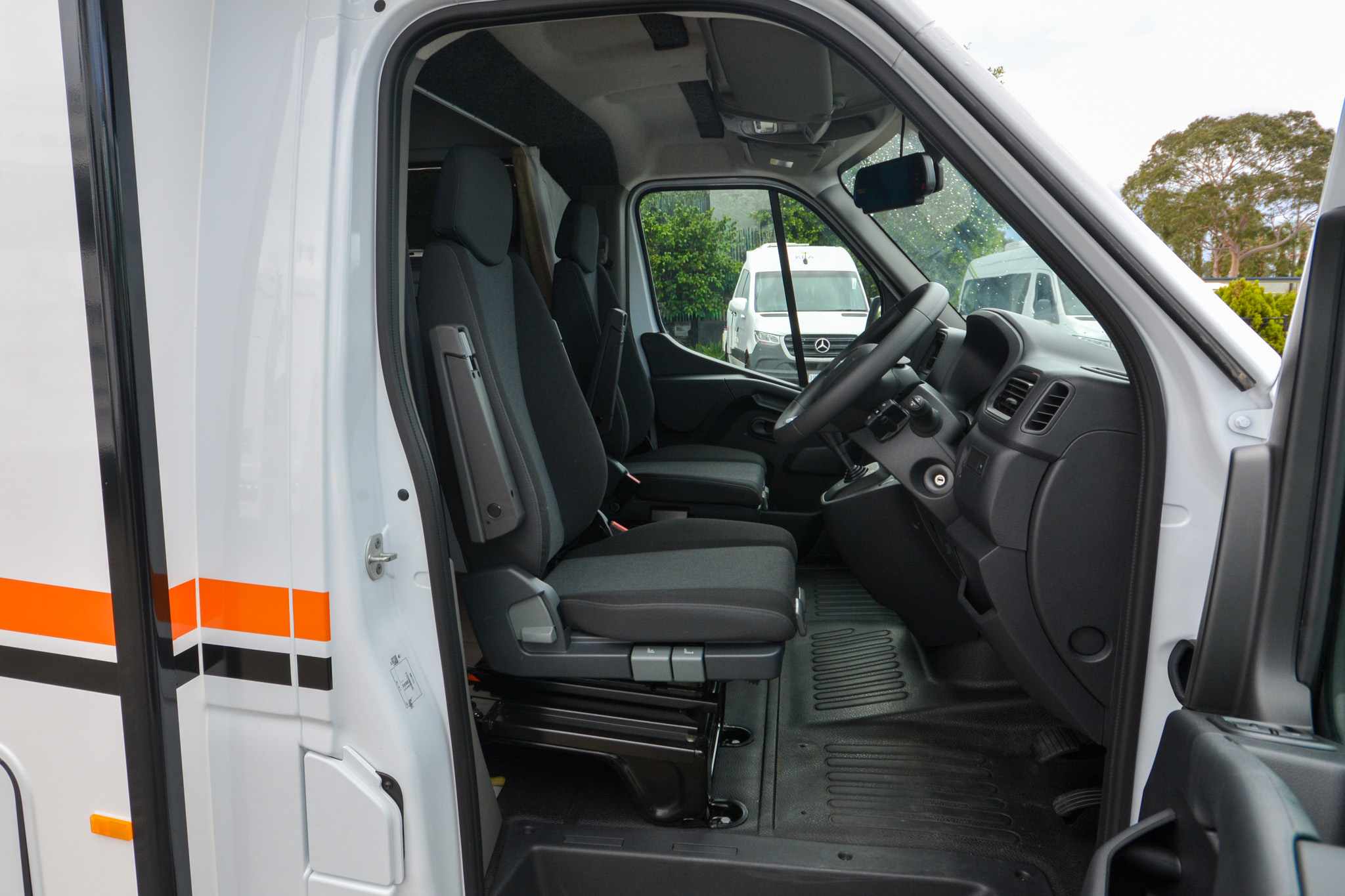 Carousel Popup Thumnails 15 - 2024 Windsor Daintree Renault 2 Berth