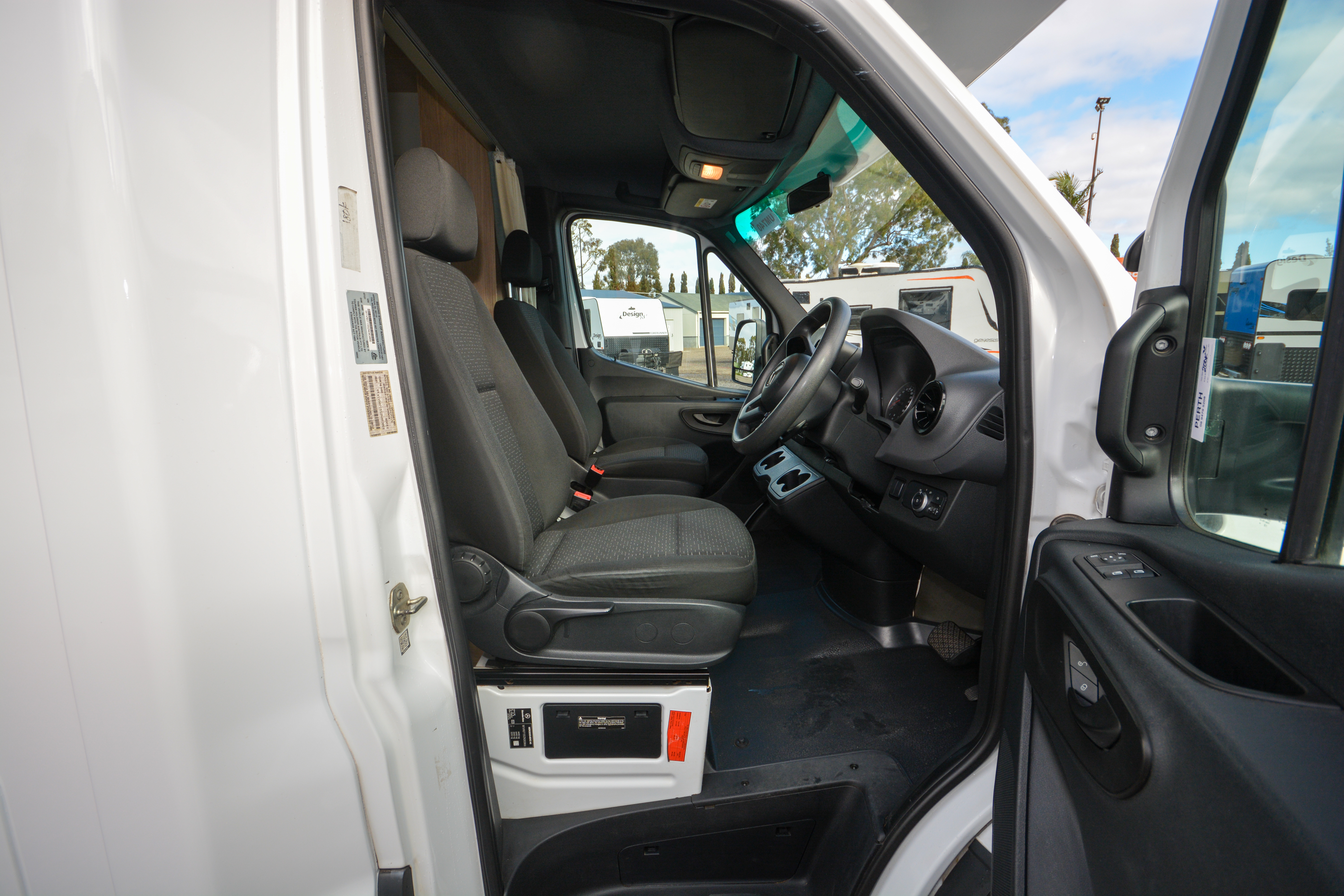 Carousel Popup Thumnails 16 - 2021 Kea River M721 Mercedes 6 Berth