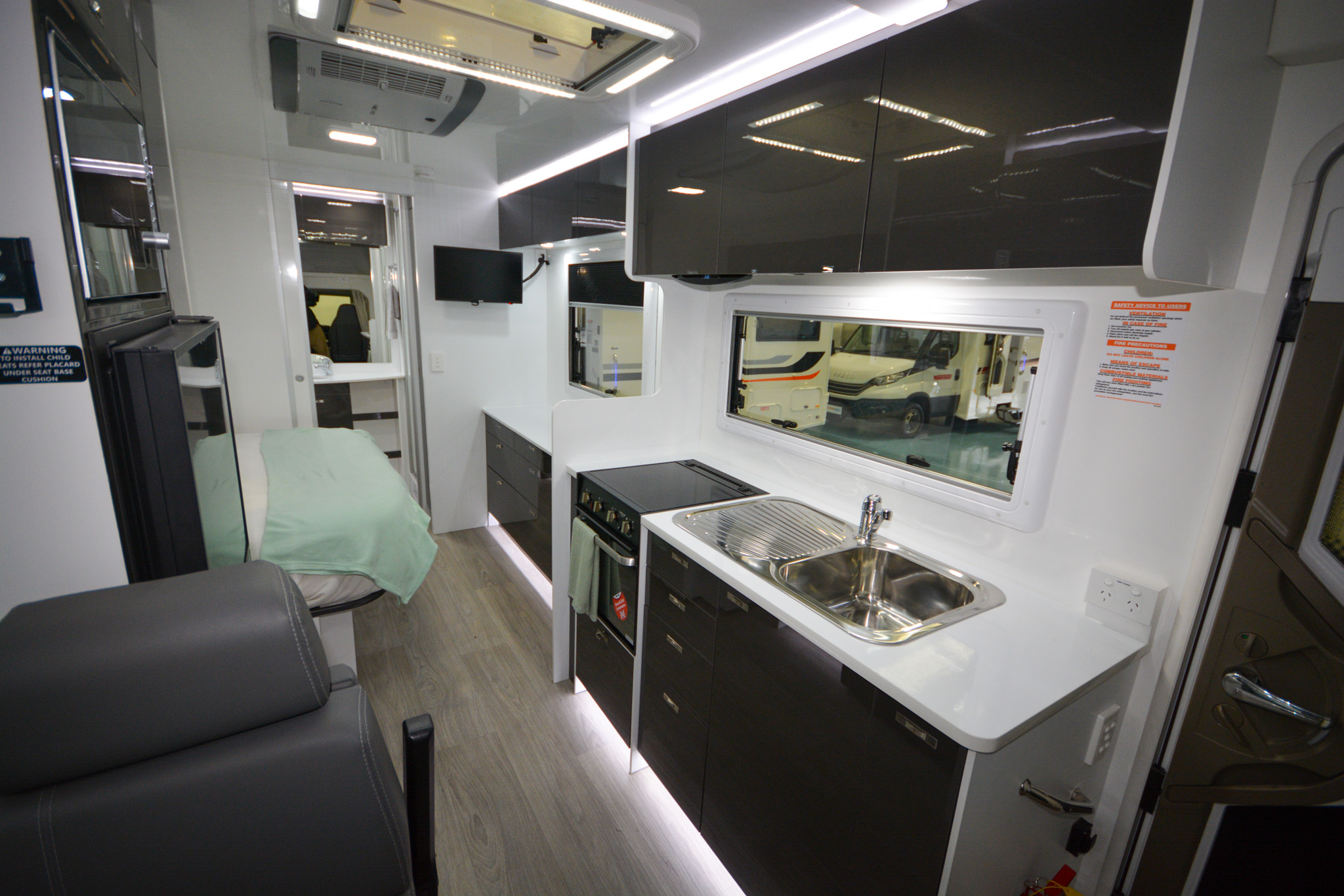 Carousel Popup Thumnails 16 - 2024 Windsor Simpson Fiat 4 Berth