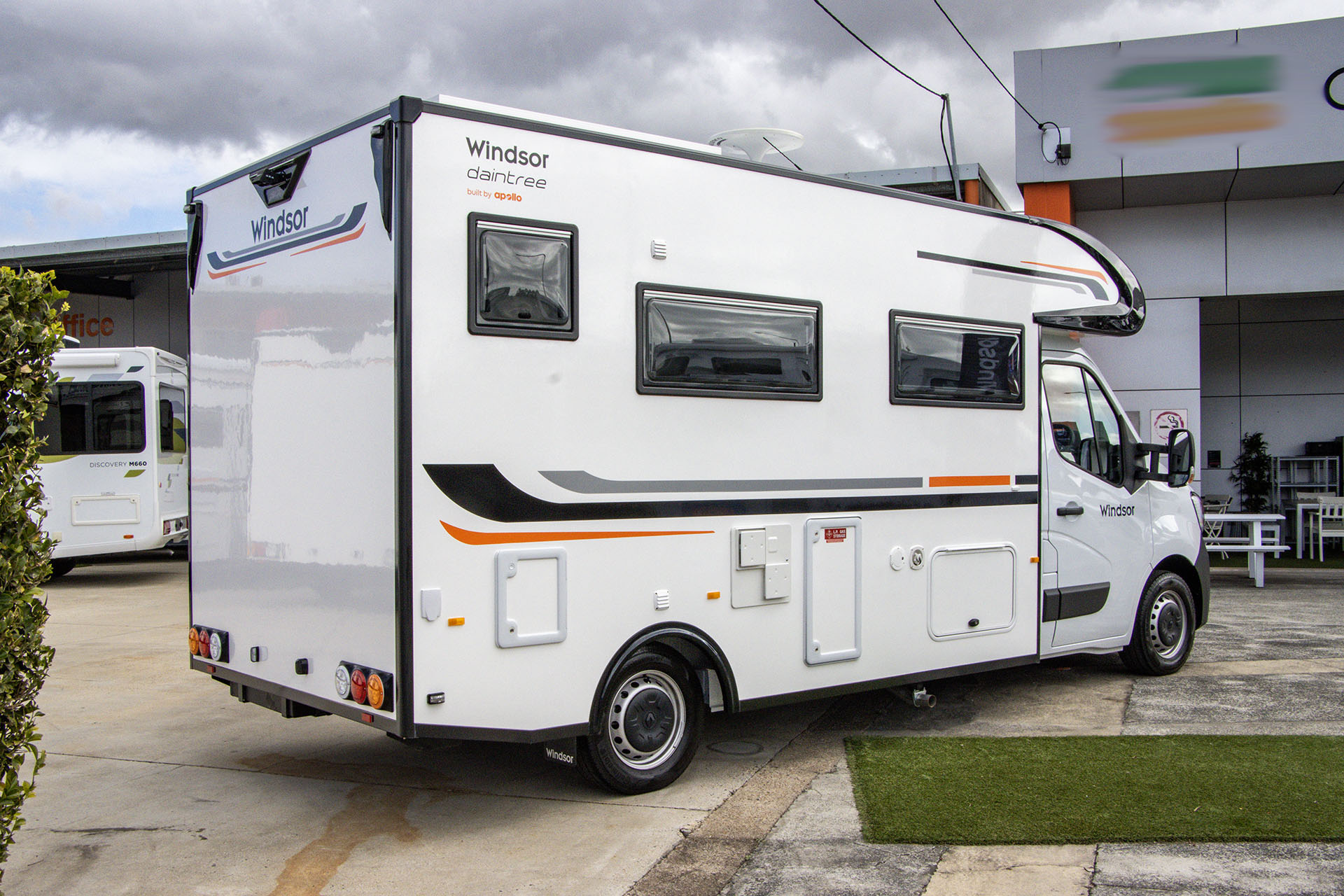 Carousel Popup Thumnails 8 - 2024 Windsor Daintree Renault 2 Berth