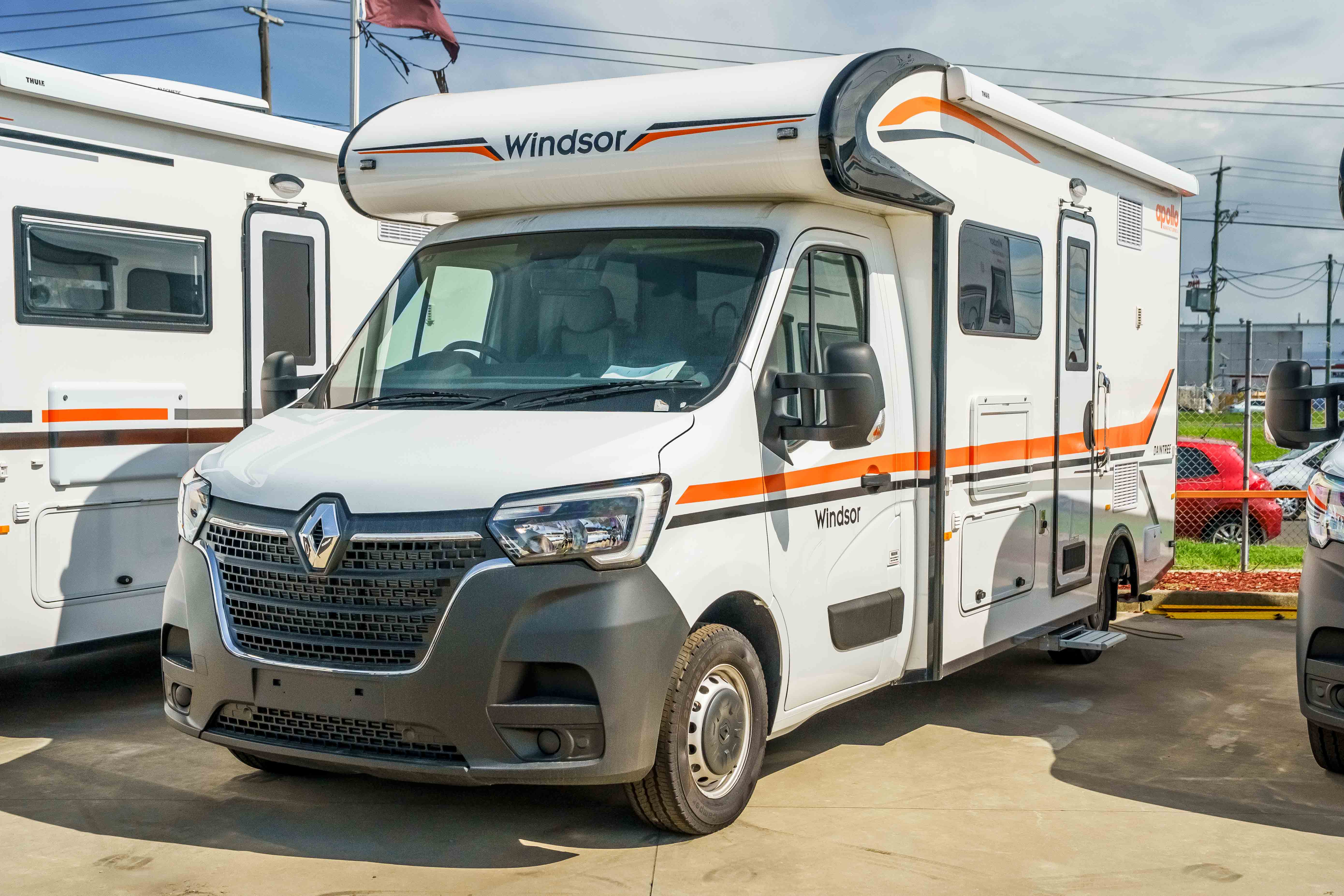 Carousel Popup Main - 2024 Windsor Daintree Renault 2 Berth