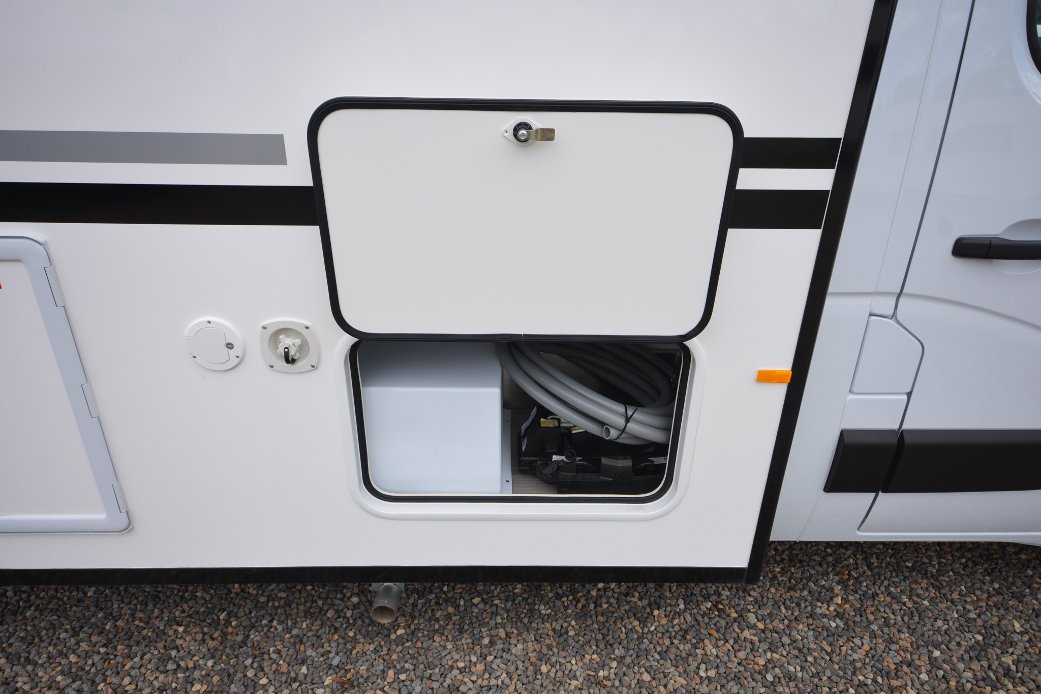 Carousel Popup Thumnails 12 - 2024 Windsor Daintree Renault 2 Berth
