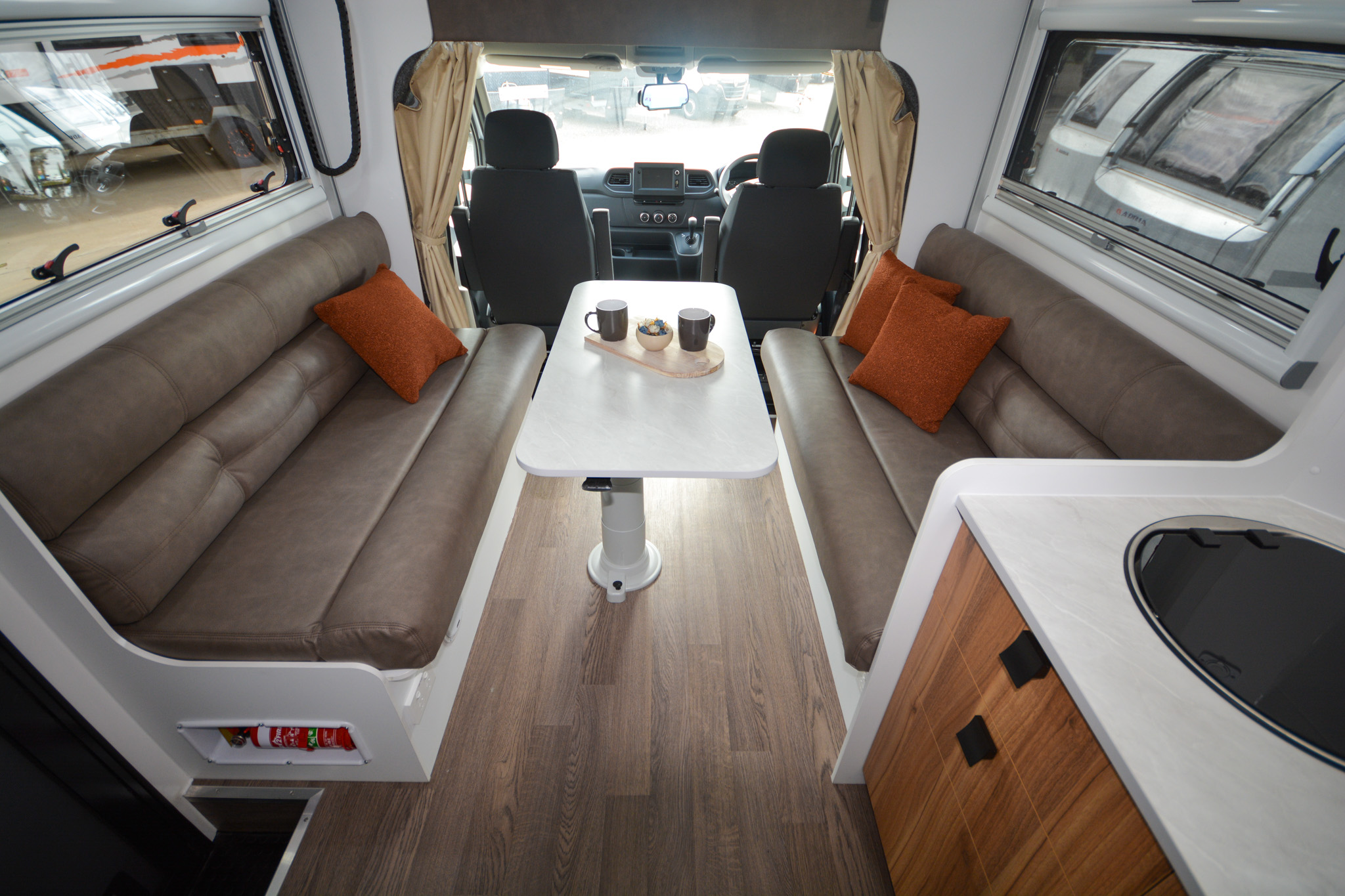 Carousel Popup Thumnails 20 - 2024 Windsor Daintree Renault 2 Berth