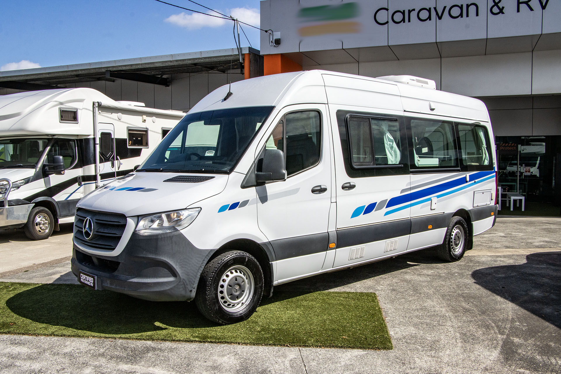 Carousel Popup Main - 2020 Kea Nomad M700 Mercedes 3 Berth