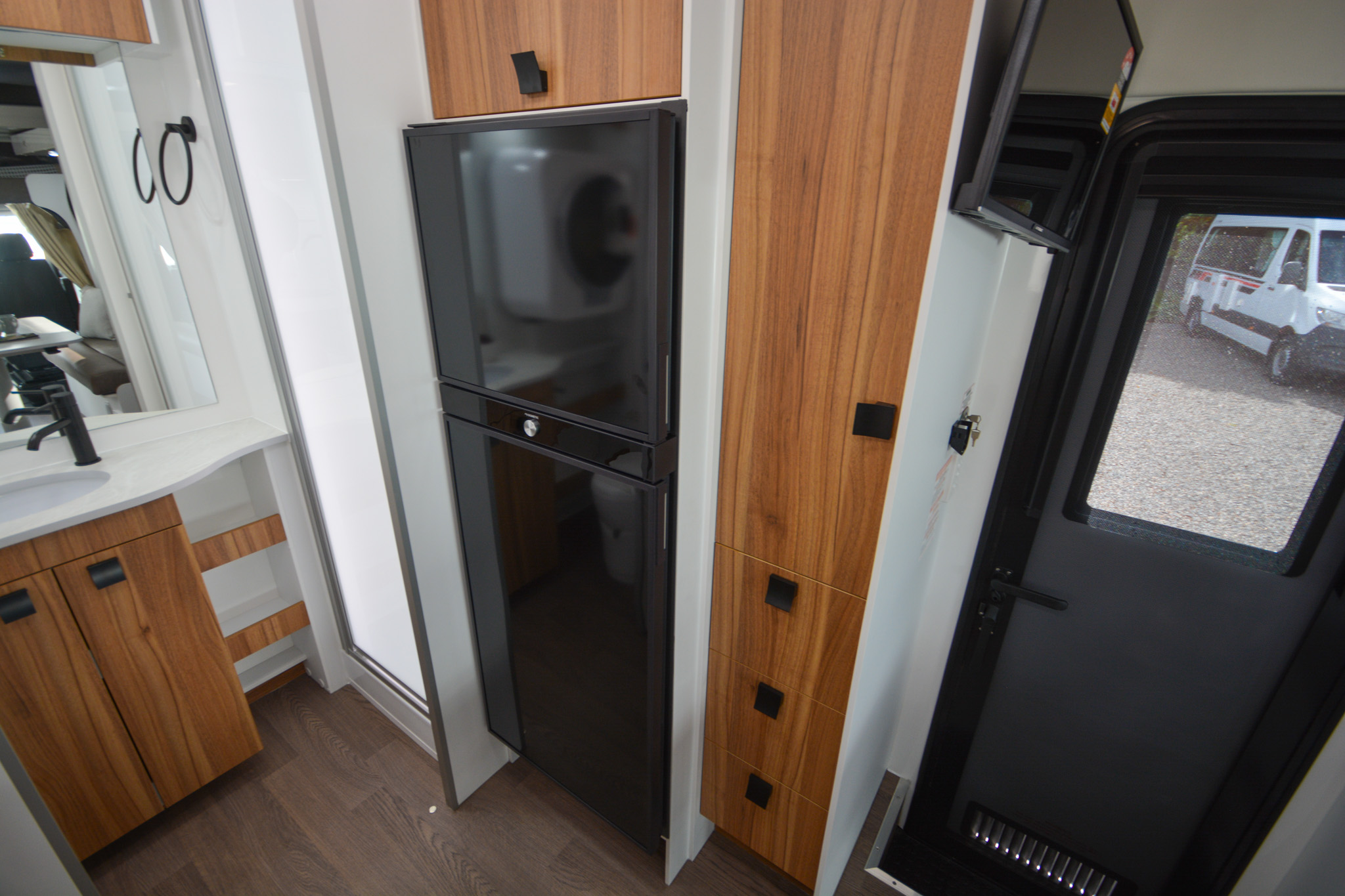 Carousel Popup Thumnails 33 - 2024 Windsor Daintree Renault 2 Berth