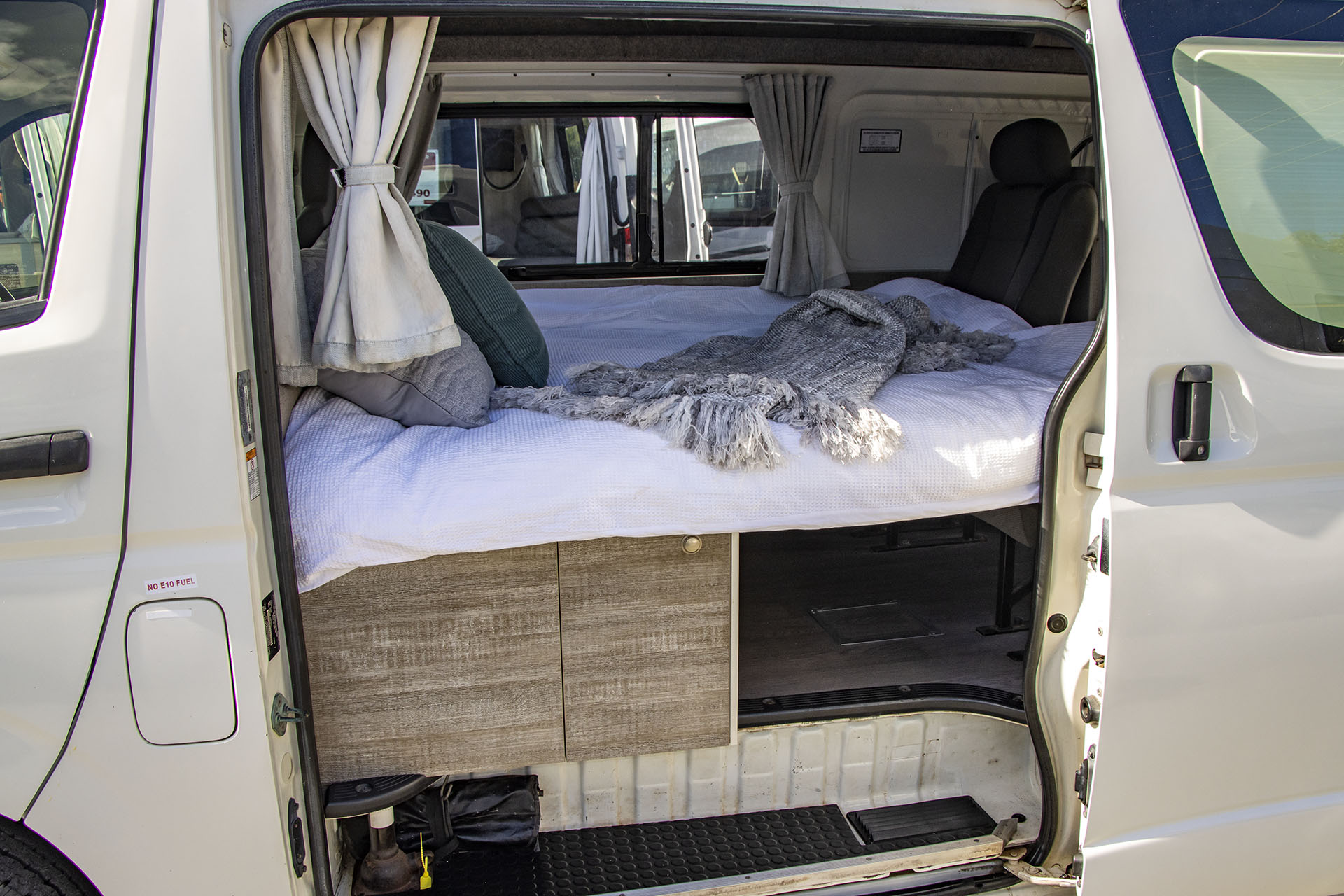 Carousel Popup Thumnails 16 - 2018 Talvor Endeavour Toyota 4 Berth