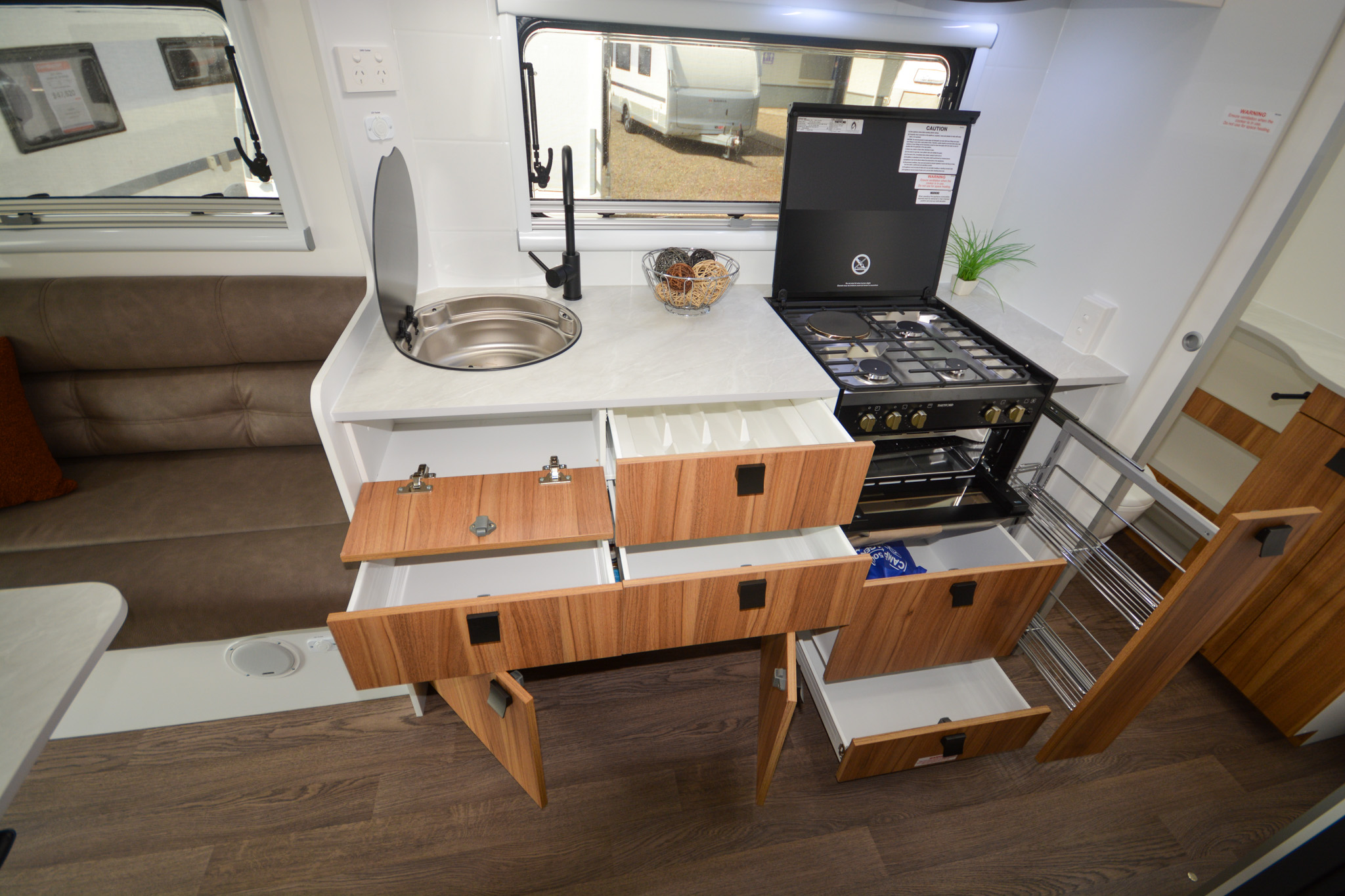 Carousel Popup Thumnails 32 - 2024 Windsor Daintree Renault 2 Berth