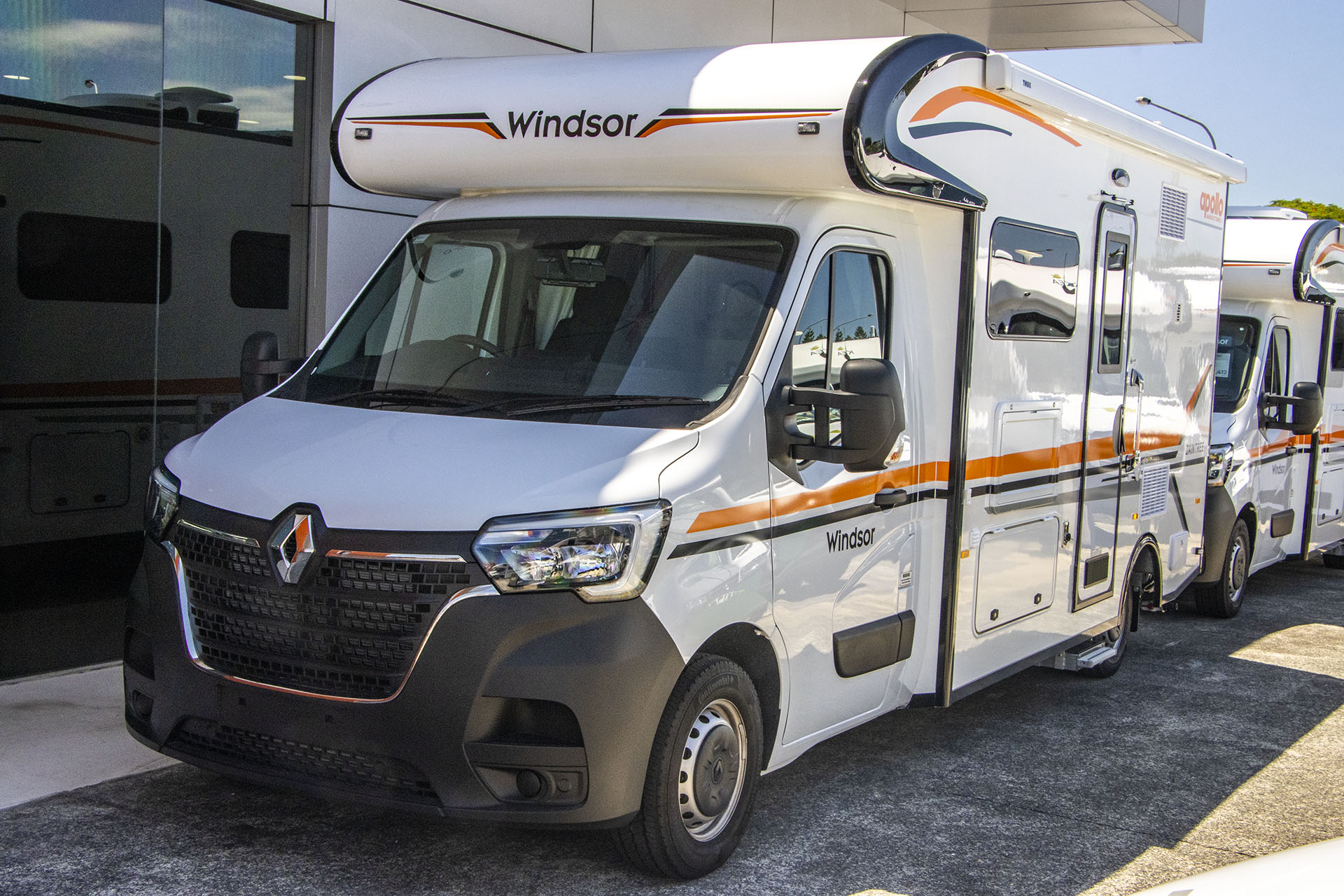 Carousel Popup Main - 2024 Windsor Daintree Renault 2 Berth