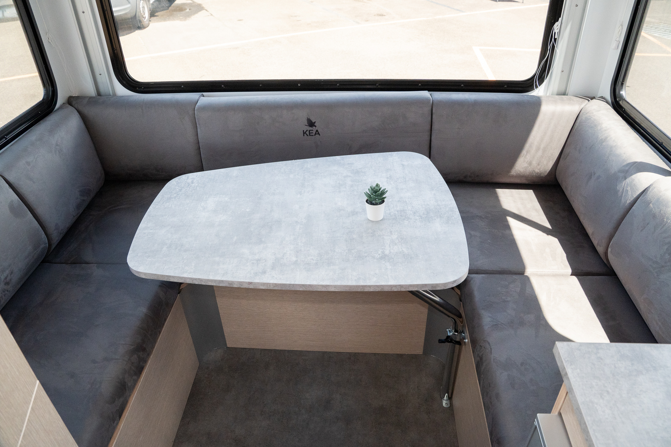 Carousel Popup Thumnails 45 - 2024 Mercedes-Benz Discovery M660 4 Berth