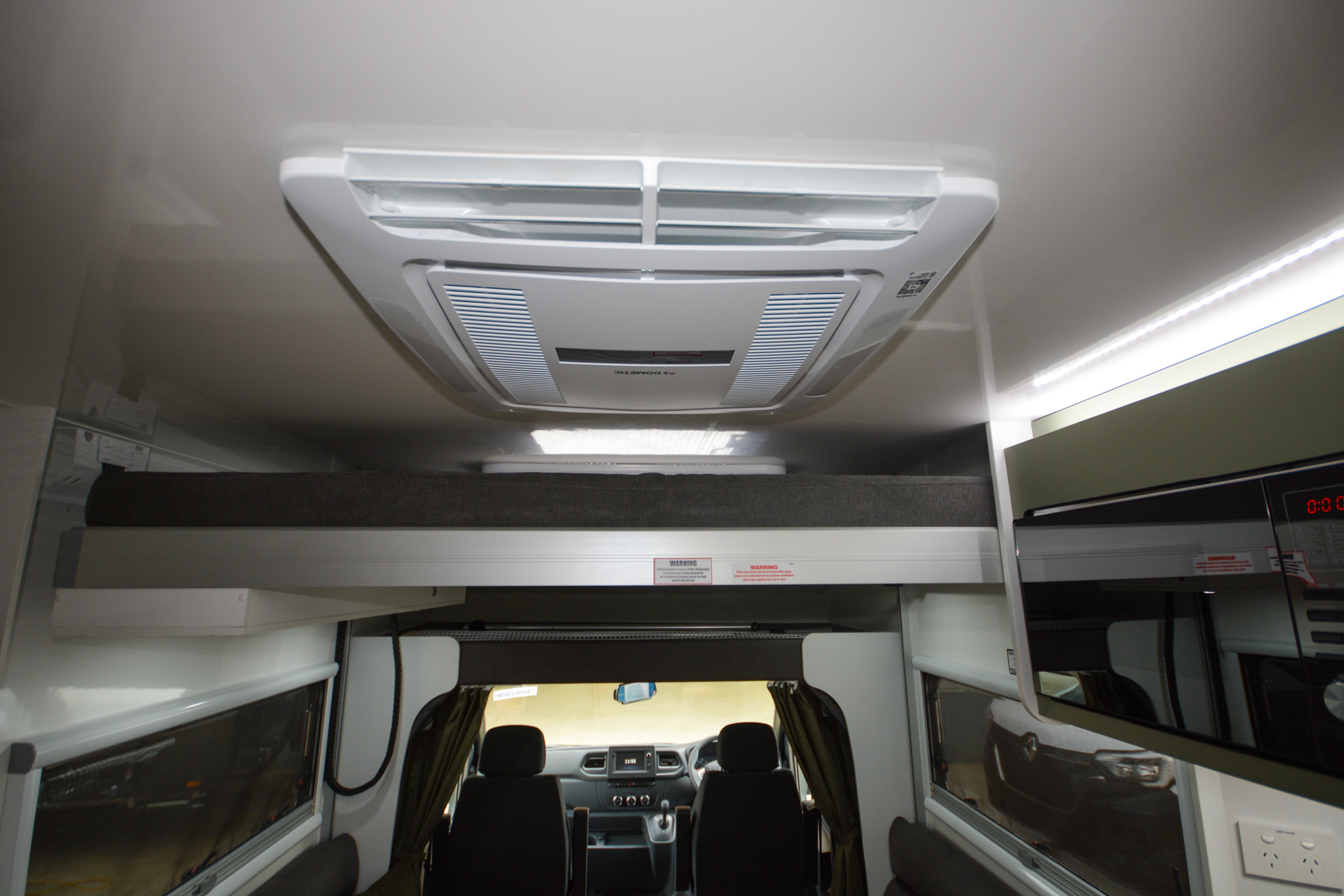 Carousel Popup Thumnails 21 - 2024 Windsor Daintree Renault 2 Berth