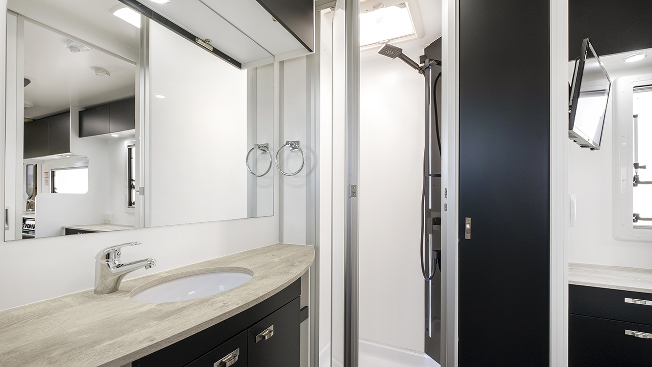 Carousel Popup Thumnails 24 - 2023 Windsor Simpson Fiat 4 Berth