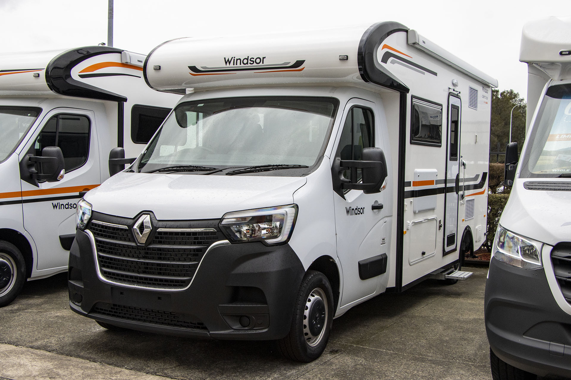 Carousel Popup Main - 2024 Windsor Daintree Renault 2 Berth