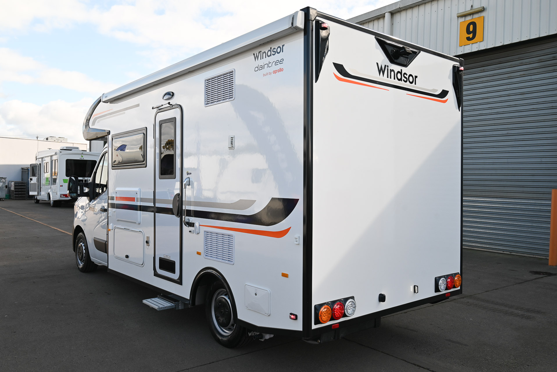 Carousel Popup Thumnails 6 - 2024 Windsor Daintree Renault 2 Berth