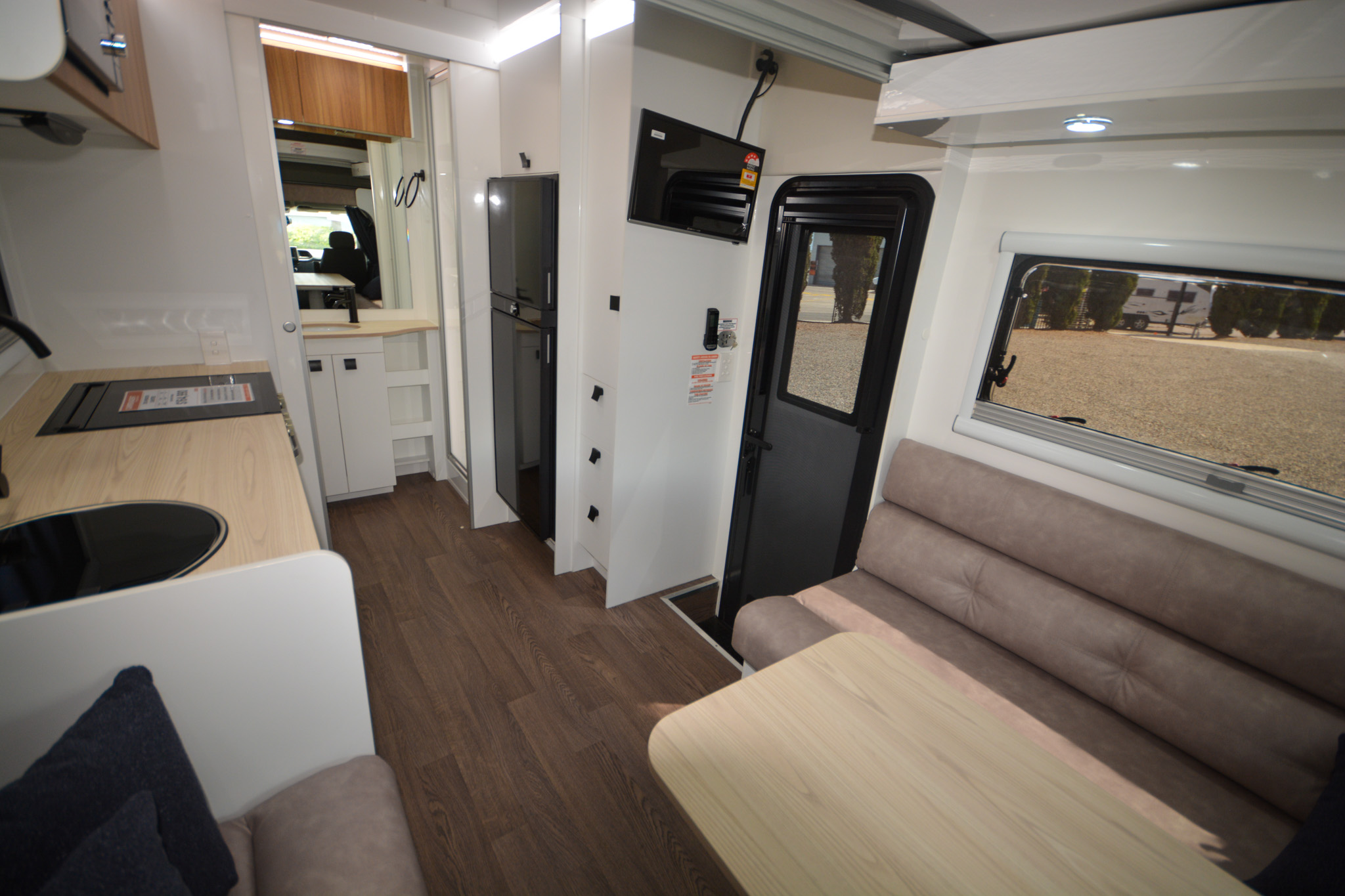 Carousel Popup Thumnails 17 - 2024 Windsor Daintree Renault 2 Berth