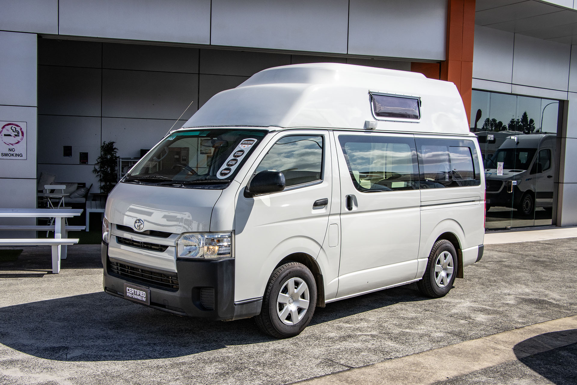 Carousel Popup Main - 2018 Talvor HiTop T490 Toyota 2 Berth