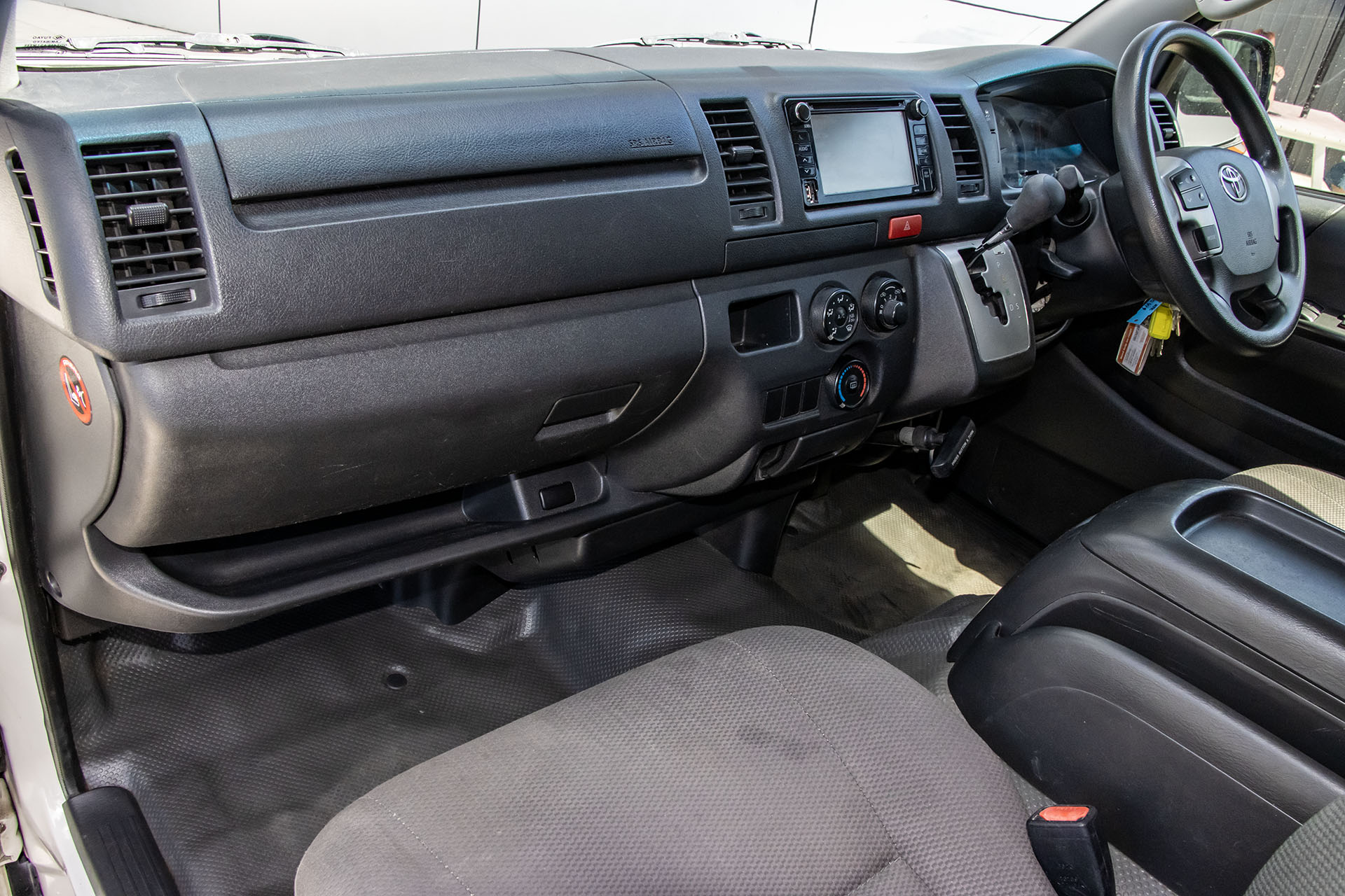 Carousel Popup Thumnails 17 - 2019 Windsor Double Down T490 Toyota 4 Berth
