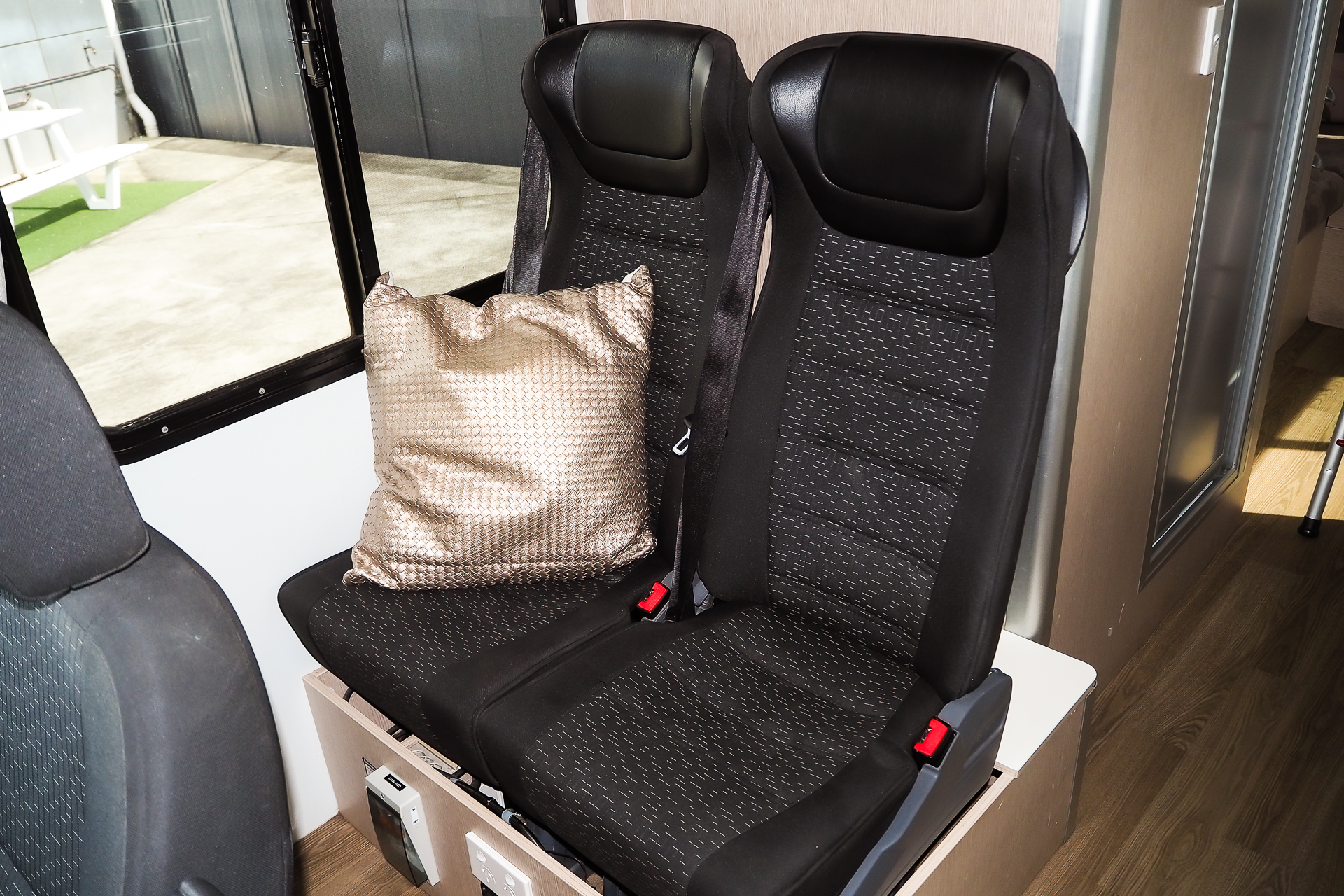 Carousel Popup Thumnails 20 - 2021 Kea Discovery M660 Mercedes 4 Berth