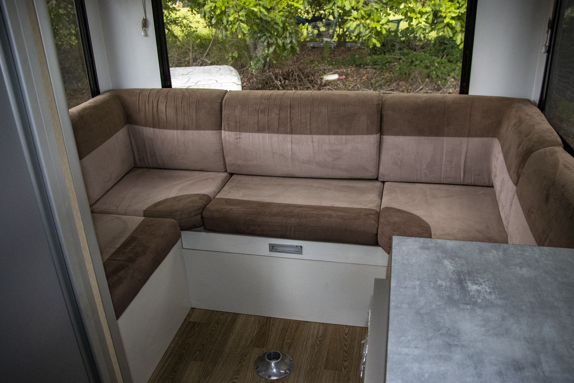 Carousel Popup Thumnails 25 - 2021 Windsor Platinum M725 Mercedes 6 Berth