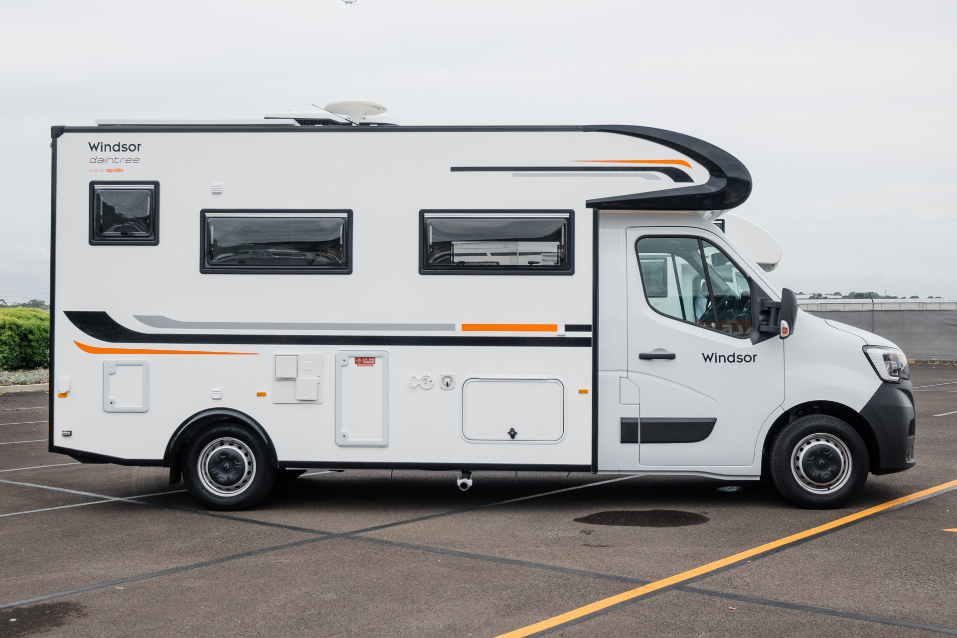 Carousel Popup Thumnails 3 - 2024 Windsor Daintree Renault 2 Berth