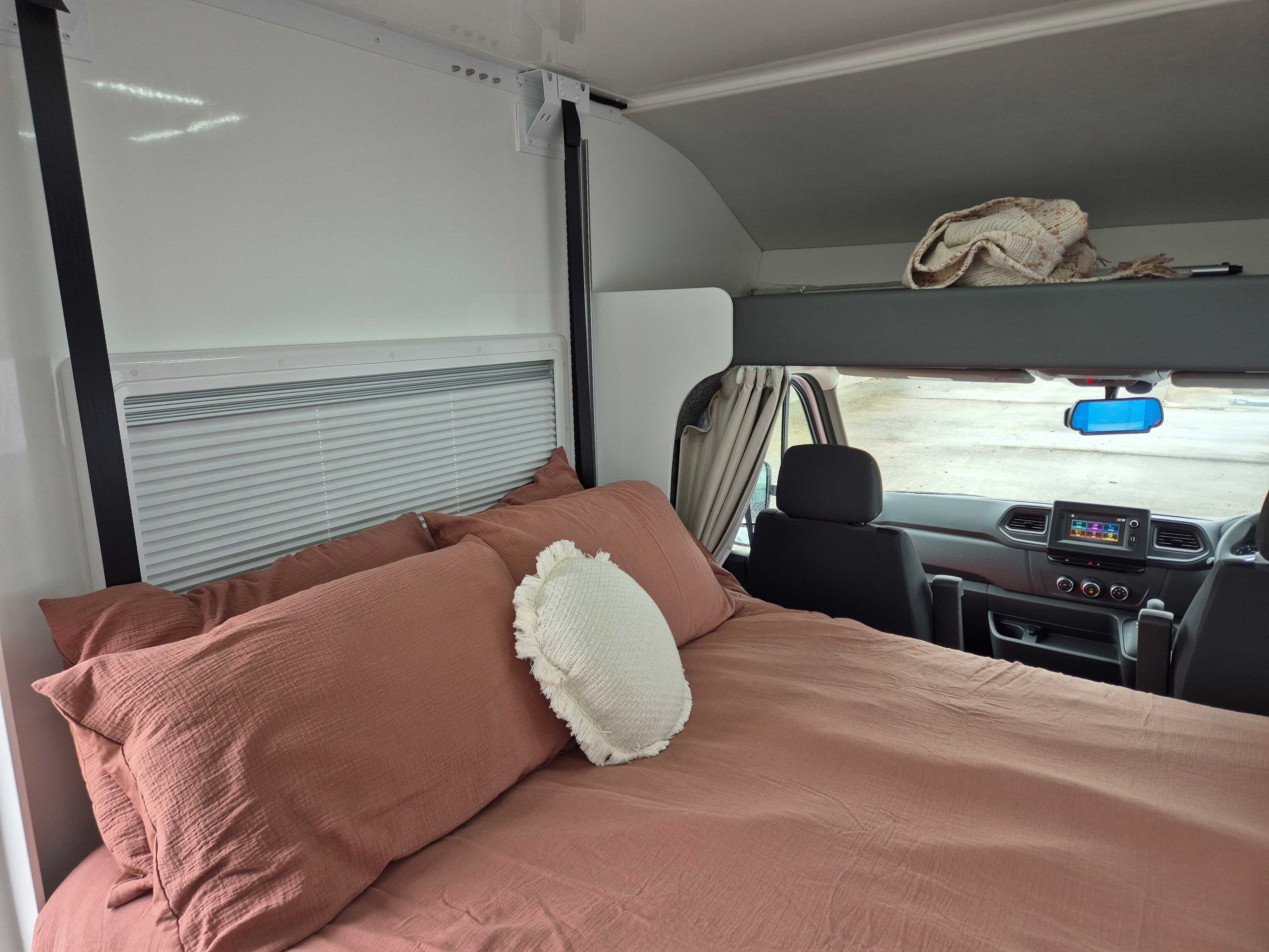 Carousel Popup Thumnails 10 - 2024 Windsor Daintree Renault 2 Berth