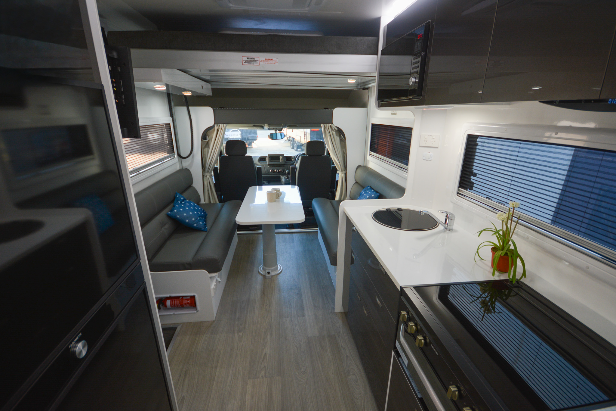 Carousel Popup Thumnails 19 - 2024 Windsor Daintree Renault 2 Berth
