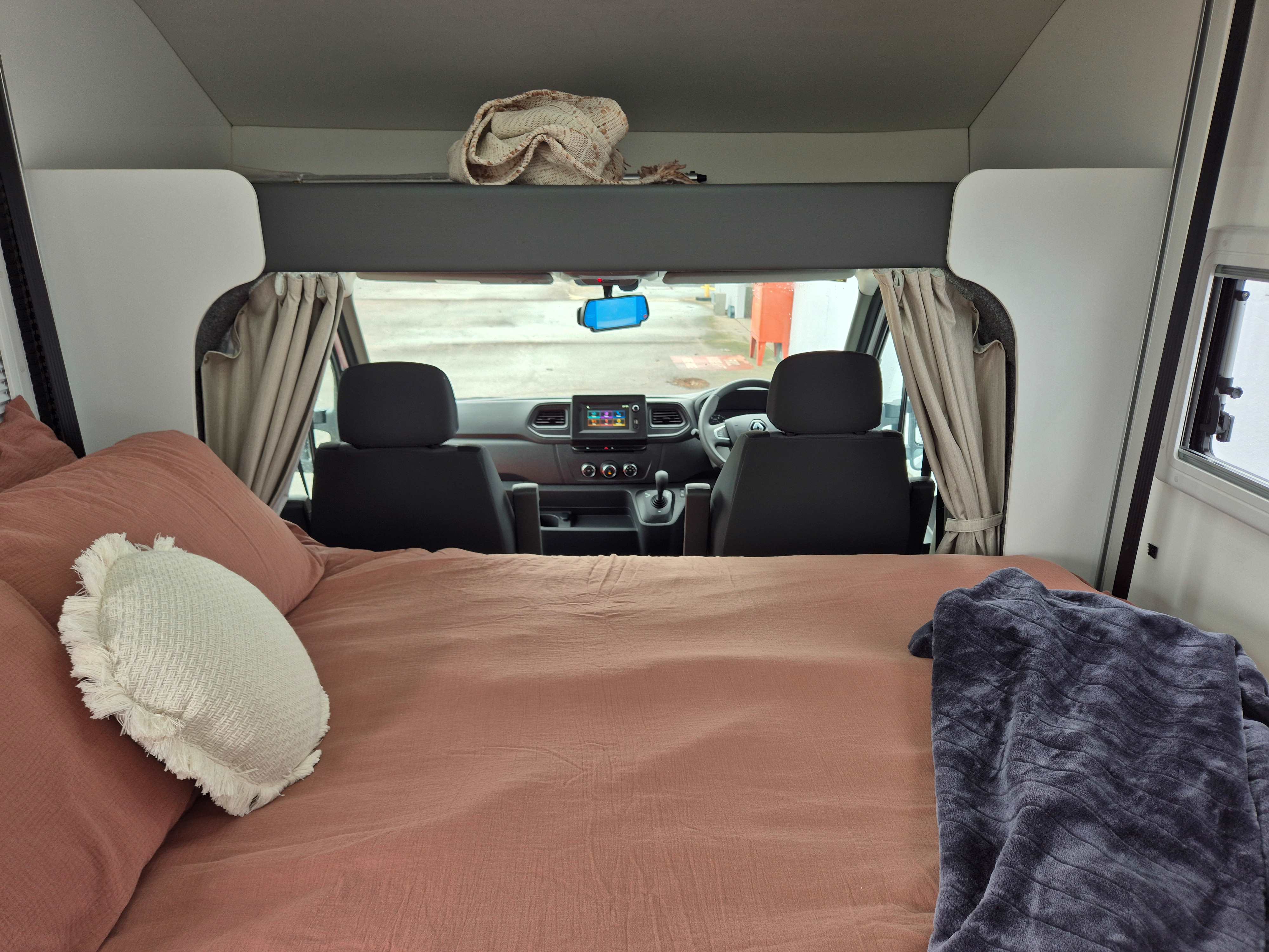 Carousel Popup Thumnails 16 - 2024 Windsor Daintree Renault 2 Berth
